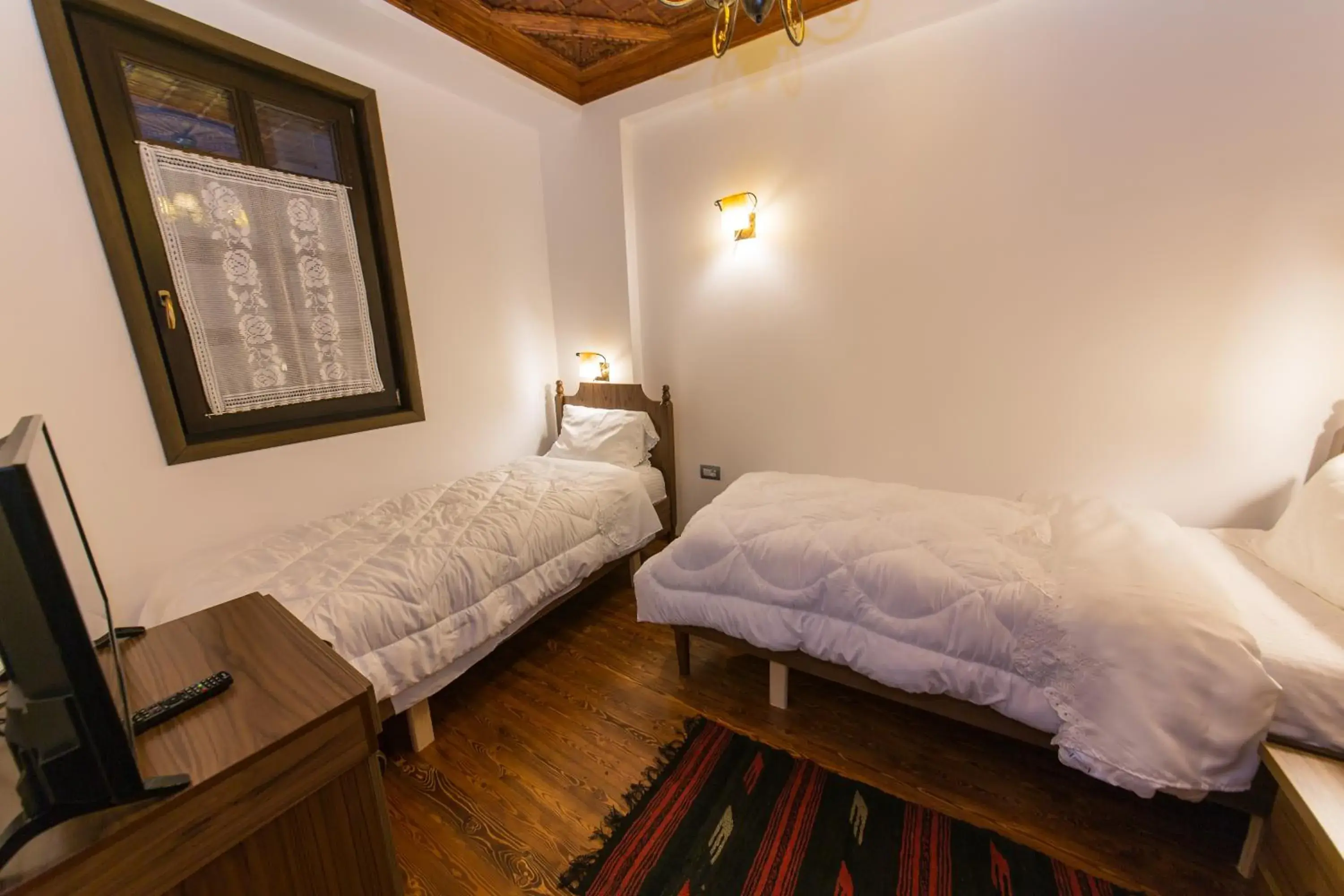 Budget Twin Room - No View in Hotel Onufri Budget Twin Room - No View in Hotel Onufri