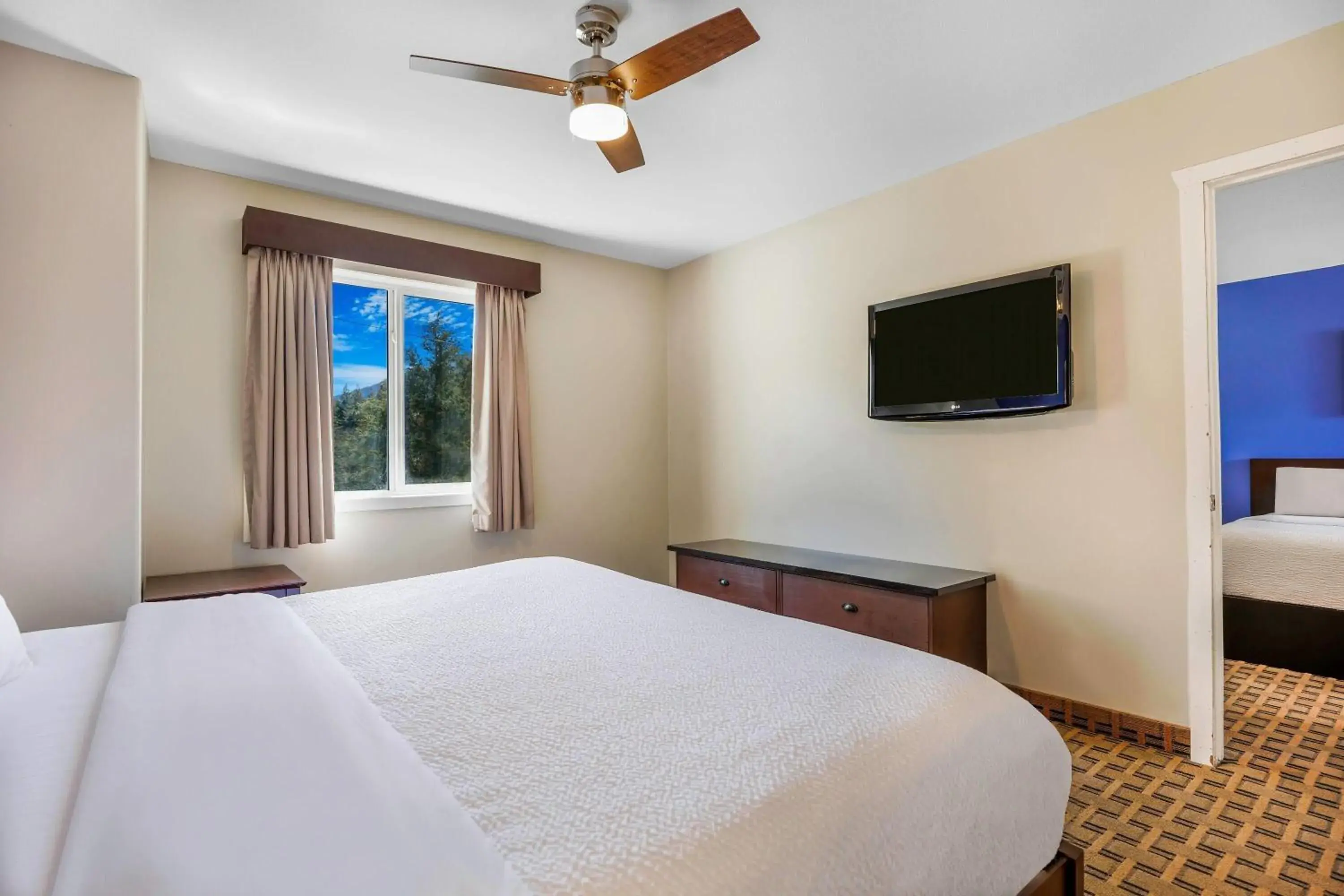 Two Bedroom Suite - Non-Smoking in Days Inn by Wyndham Golden Two Bedroom Suite - Non-Smoking in Days Inn by Wyndham Golden