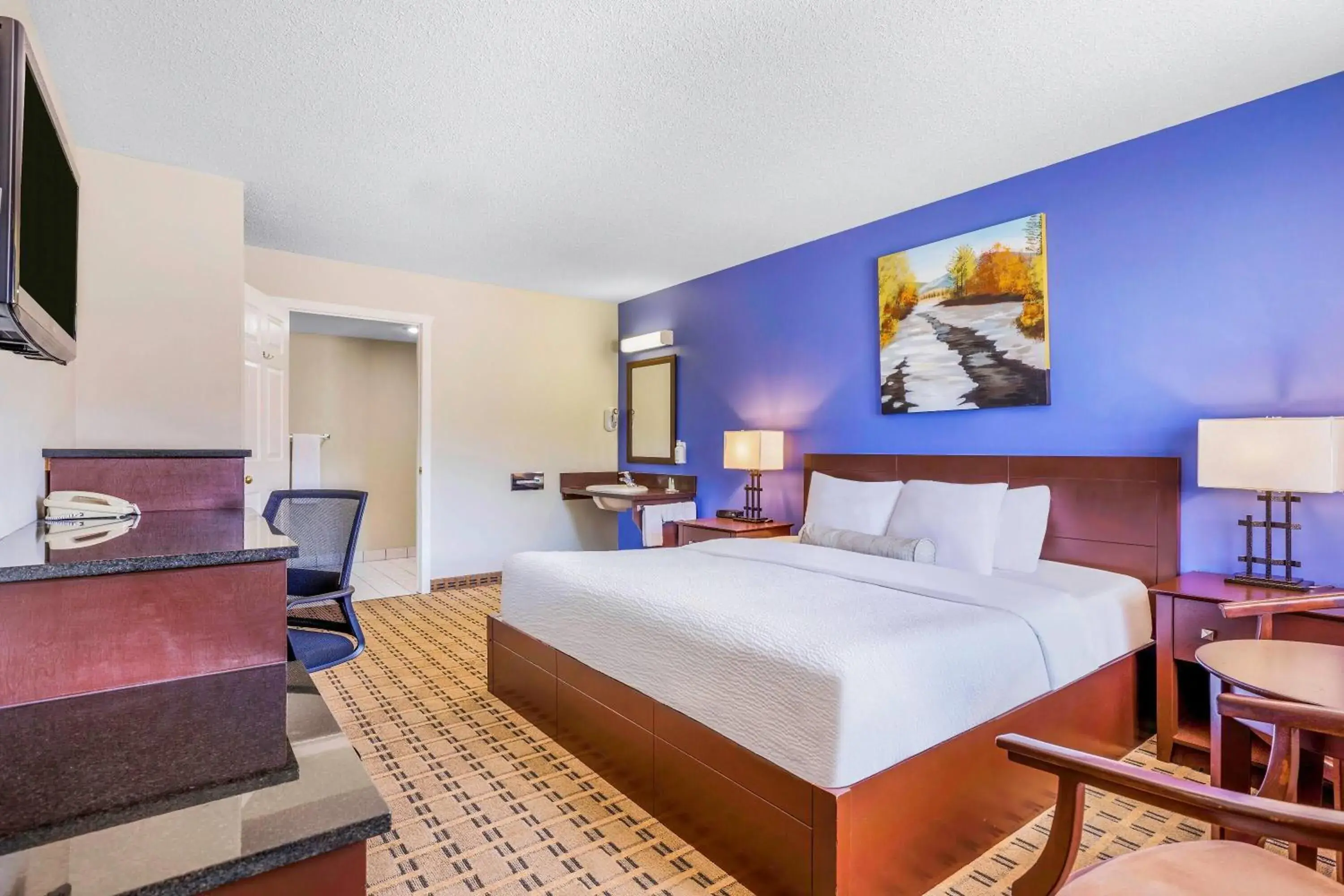 King Room - Disability Access - Non-Smoking in Days Inn by Wyndham Golden King Room - Disability Access - Non-Smoking in Days Inn by Wyndham Golden