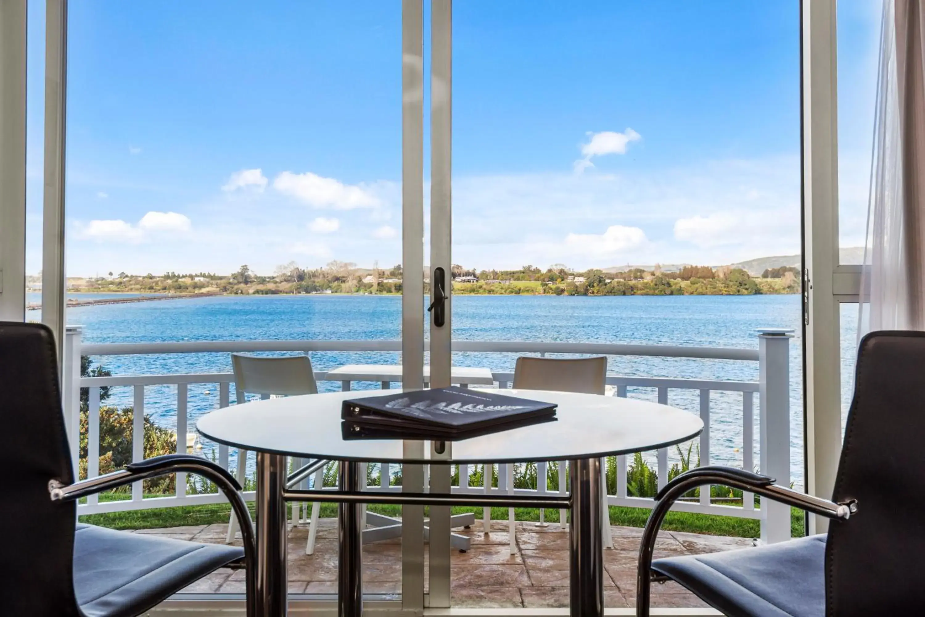 Executive Waterfront Queen Suite with Patio in The Tauranga on the Waterfront Executive Waterfront Queen Suite with Patio in The Tauranga on the Waterfront