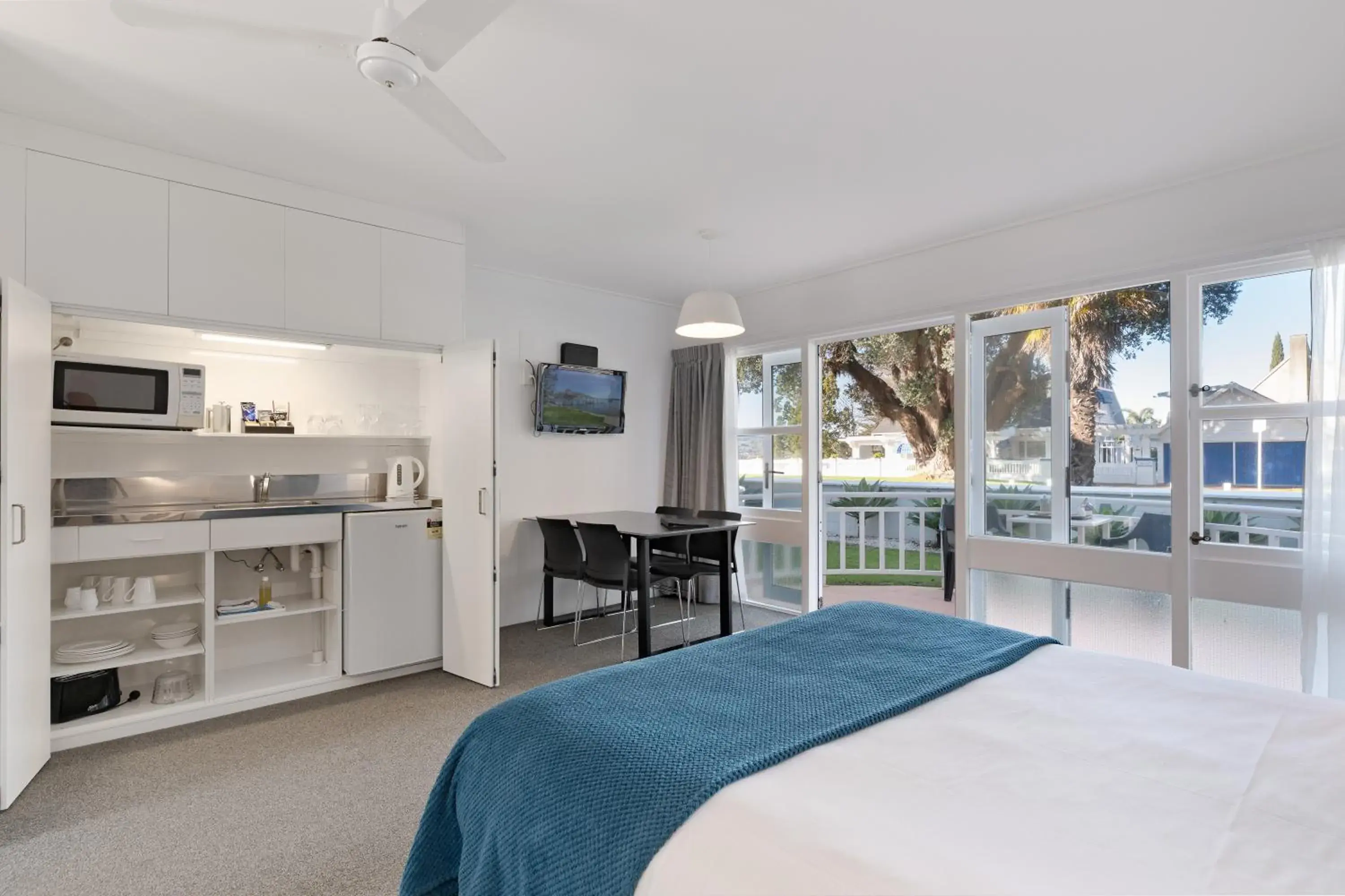 Family King Studio with Patio and Avenue Views in The Tauranga on the Waterfront Family King Studio with Patio and Avenue Views in The Tauranga on the Waterfront