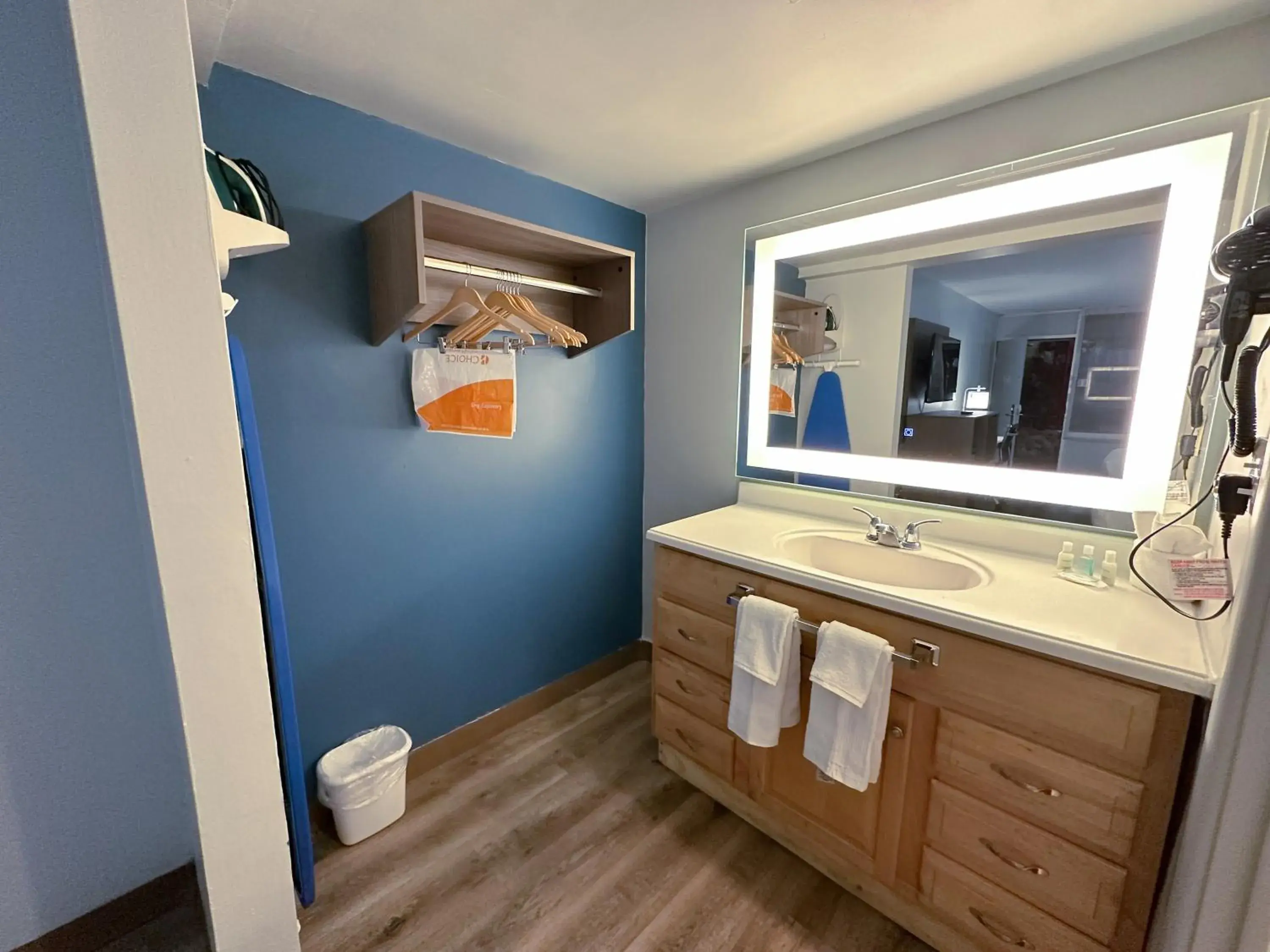 Efficiency King Suite - Non-Smoking in Clarion Inn Efficiency King Suite - Non-Smoking in Clarion Inn