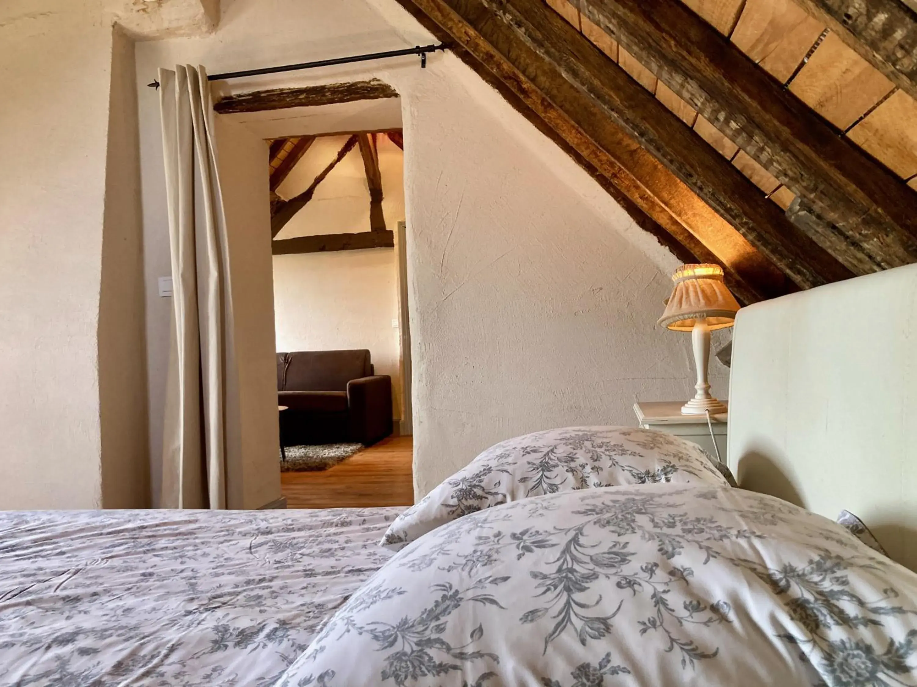 Suite (2 Adults) Clematite in Domaine de la Villa du Moulin de Champie - Plaine de Versailles Suite (2 Adults) Clematite in Domaine de la Villa du Moulin de Champie - Plaine de Versailles