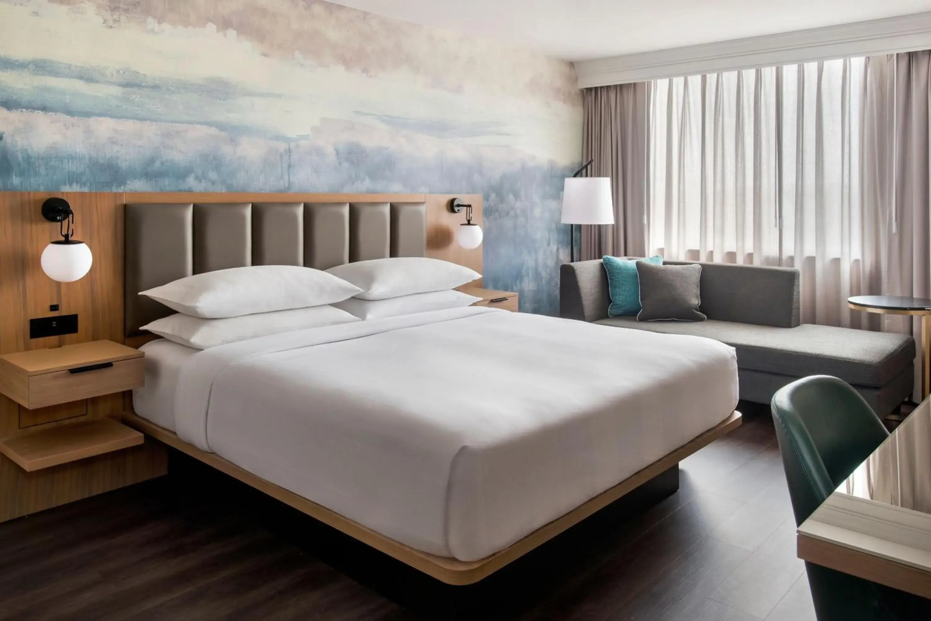 Concierge Level Guest King Room in Buffalo Marriott Niagara Concierge Level Guest King Room in Buffalo Marriott Niagara