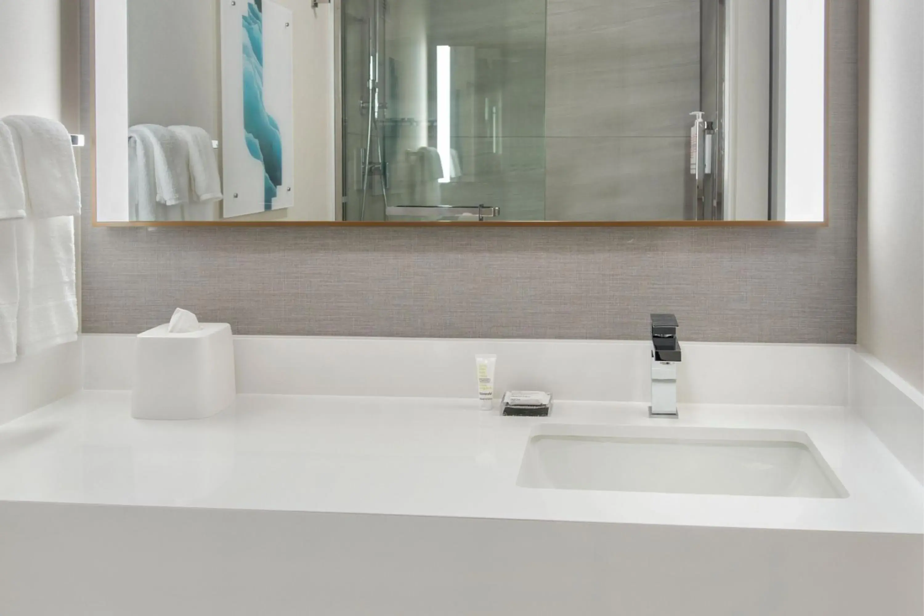 Queen Room with Two Queen Beds in Buffalo Marriott Niagara Queen Room with Two Queen Beds in Buffalo Marriott Niagara