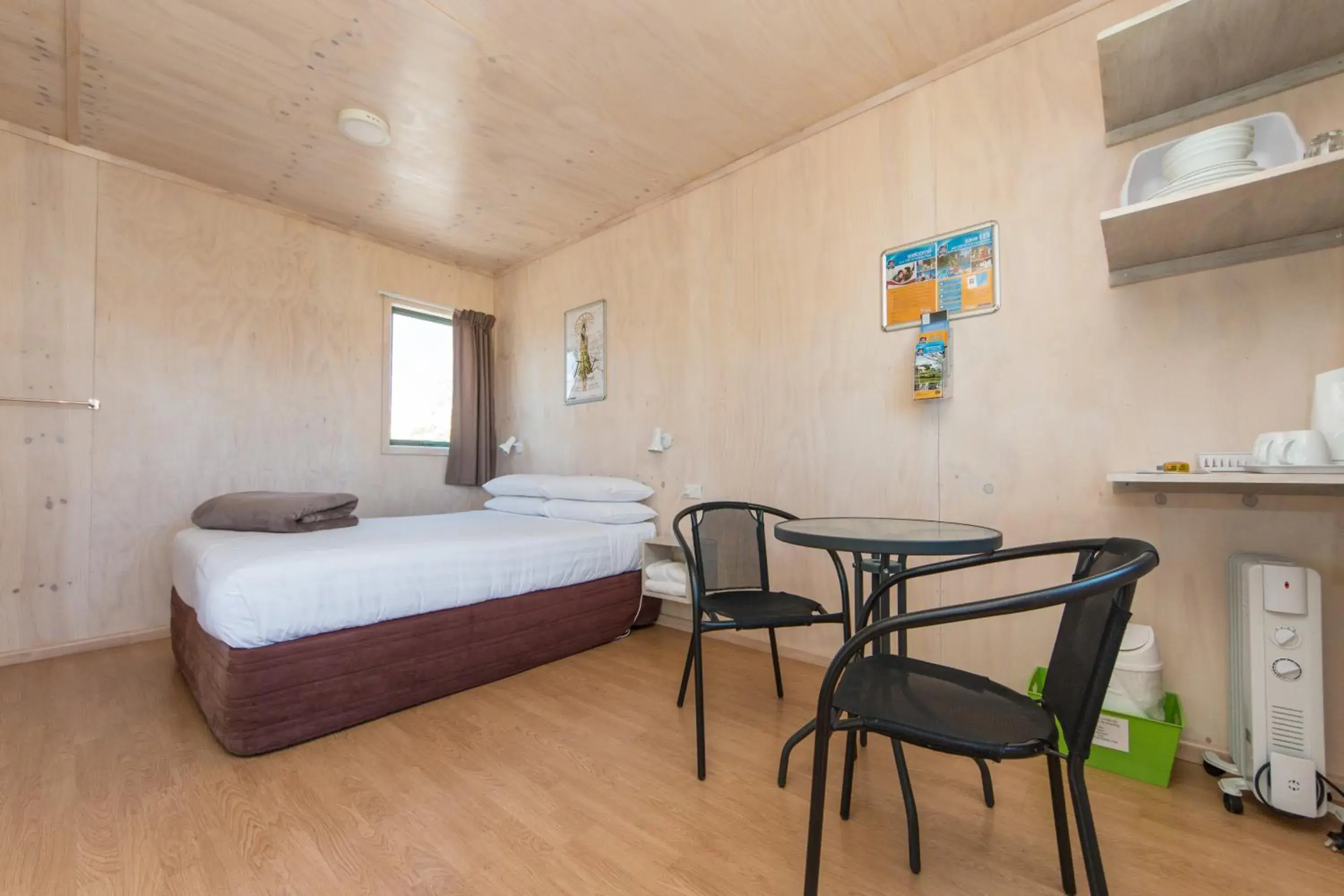 Two Room Cabin with Shared Bathroom in Martinborough TOP 10 Holiday Park Two Room Cabin with Shared Bathroom in Martinborough TOP 10 Holiday Park