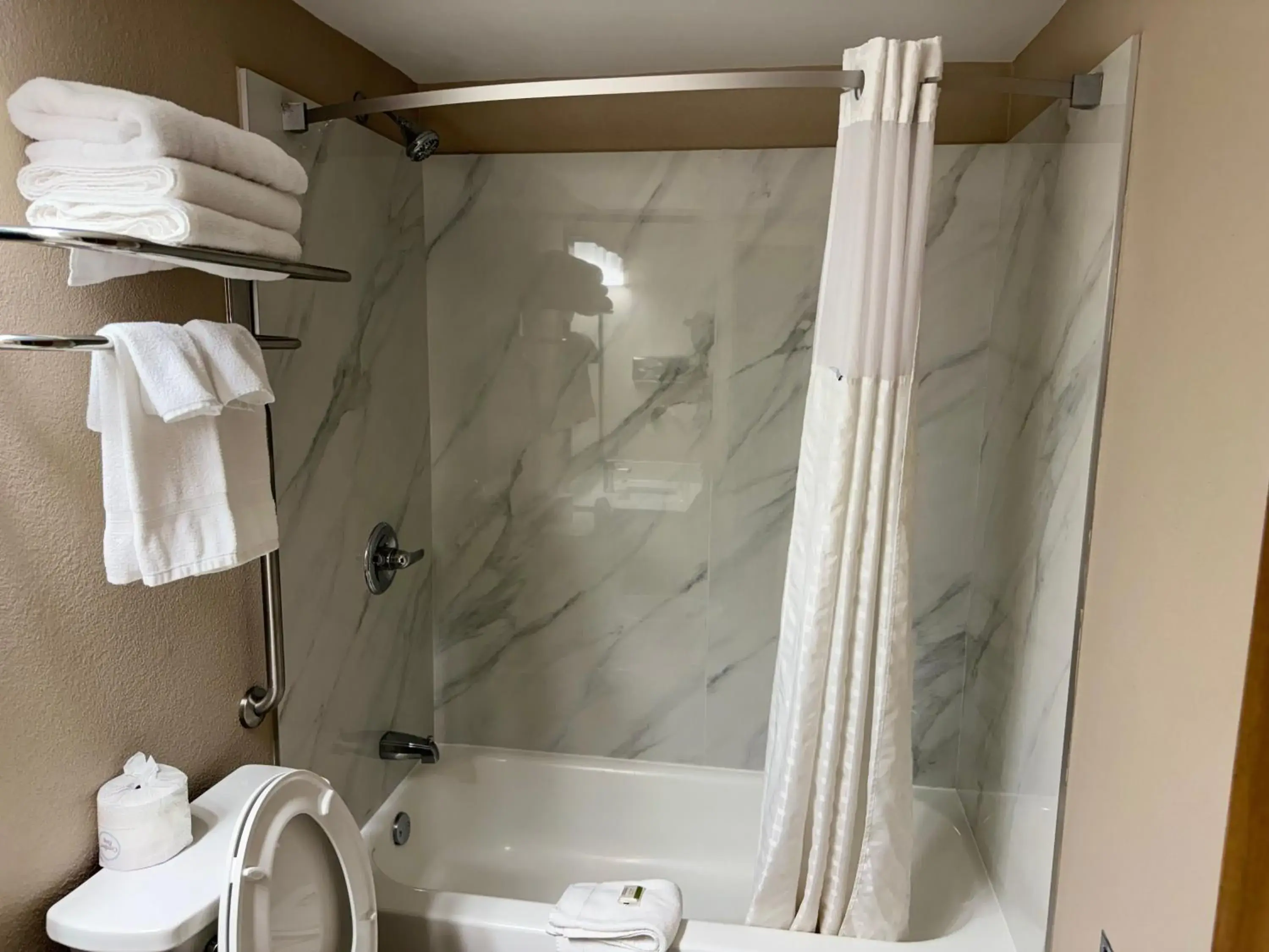 Queen Room with Two Queen Beds - Non-Smoking in Super 8 by Wyndham Mount Vernon, IL Queen Room with Two Queen Beds - Non-Smoking in Super 8 by Wyndham Mount Vernon, IL