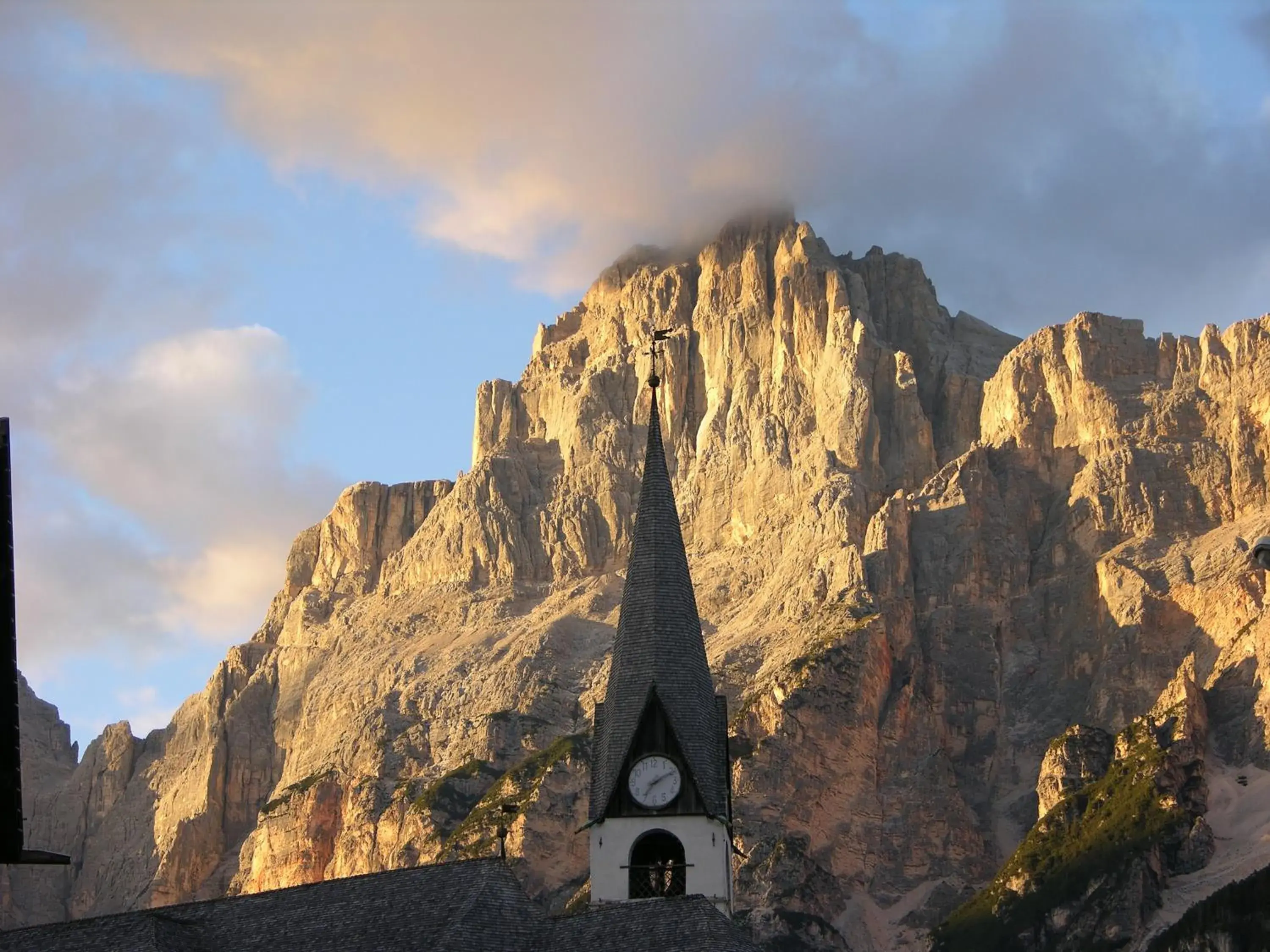 Family Room with One Queen Bed and One Bunk Beds - Mountain View/Non-Smoking in Best Western Hotel Nevada Family Room with One Queen Bed and One Bunk Beds - Mountain View/Non-Smoking in Best Western Hotel Nevada