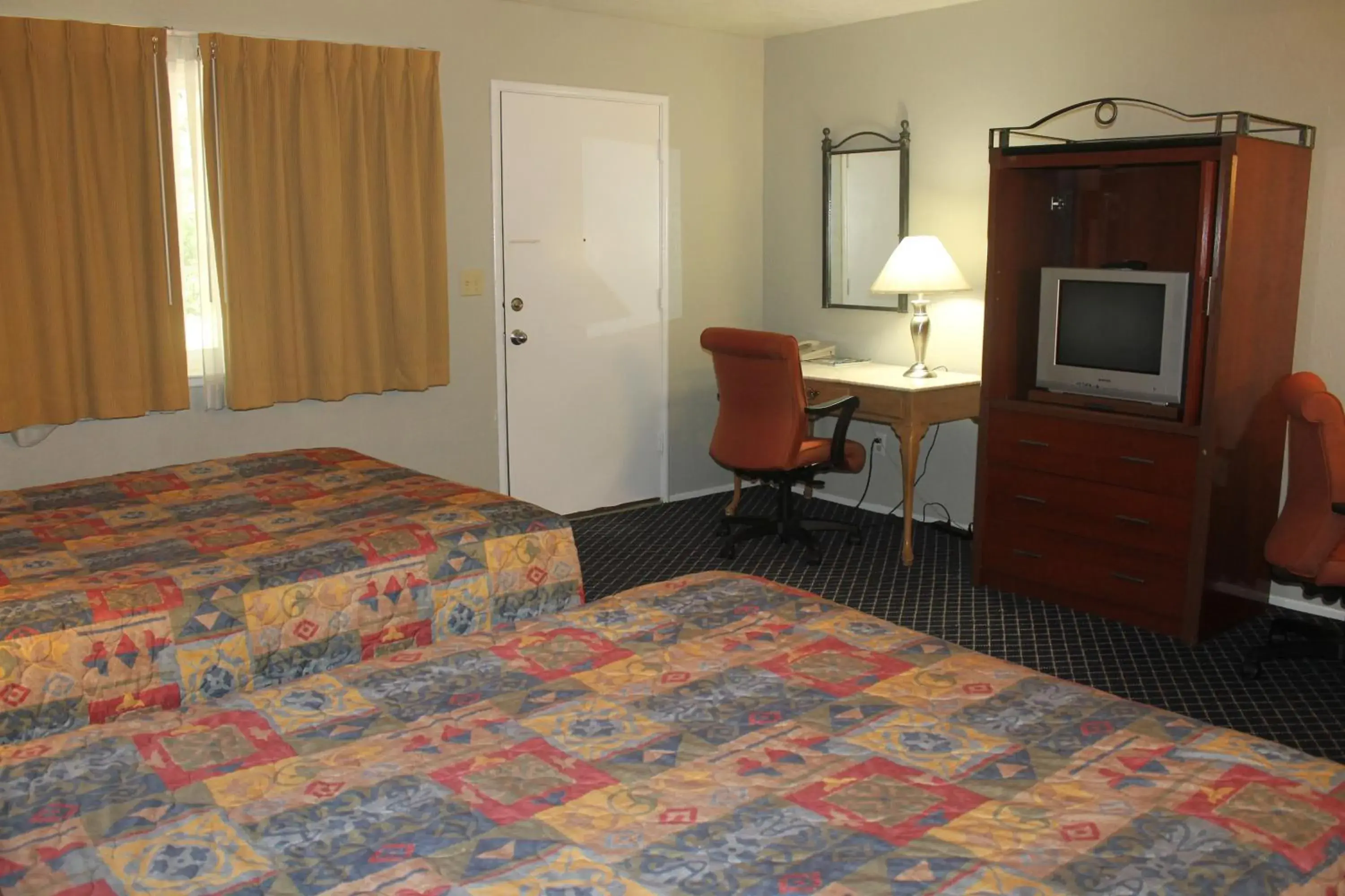 Queen Room - single occupancy in Golden Chain Motel Queen Room - single occupancy in Golden Chain Motel