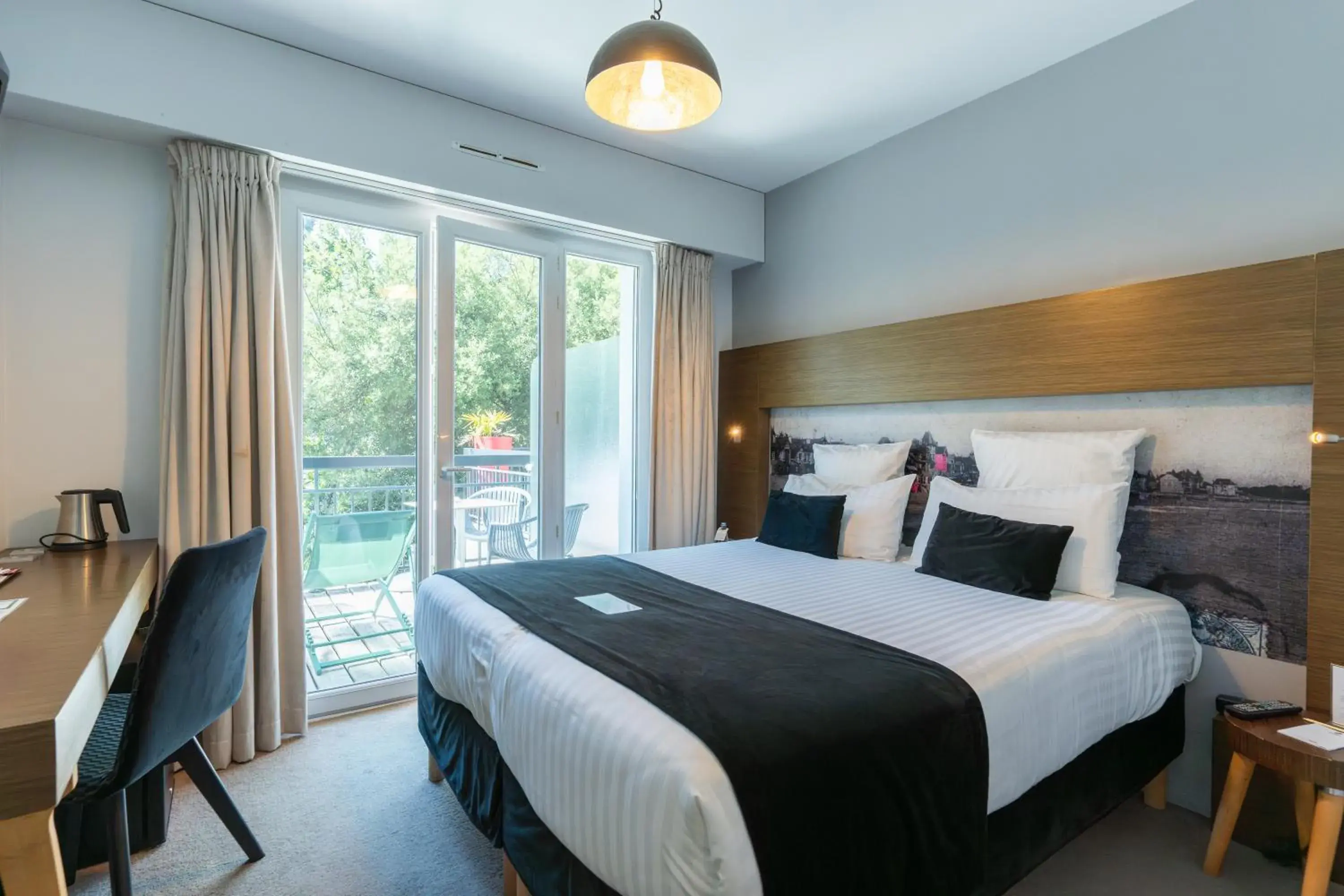 Superior Room with Terrace in Best Western Hôtel Garden and Spa Superior Room with Terrace in Best Western Hôtel Garden and Spa