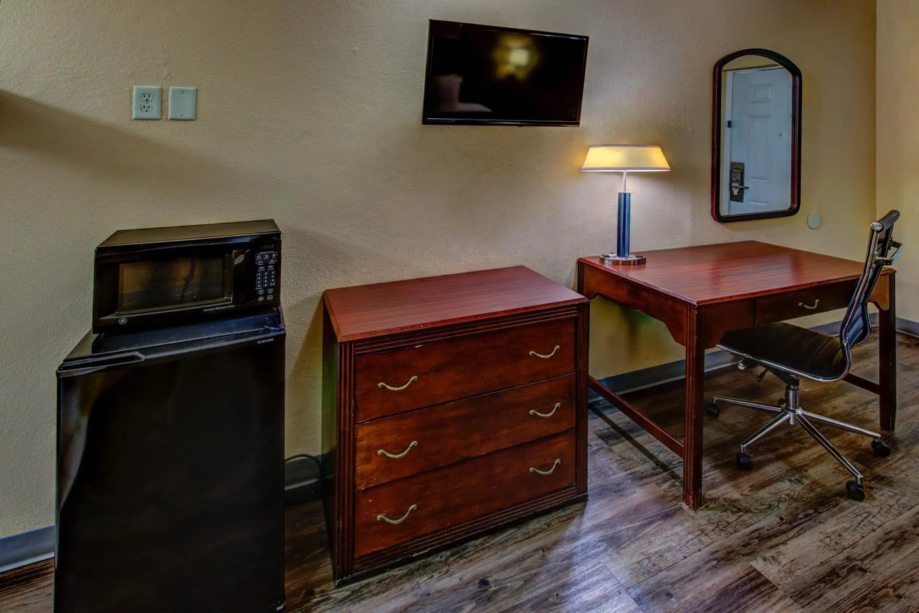 Double Room with Two Double Beds - Non-Smoking in Kingsway Inn Corsicana Double Room with Two Double Beds - Non-Smoking in Kingsway Inn Corsicana