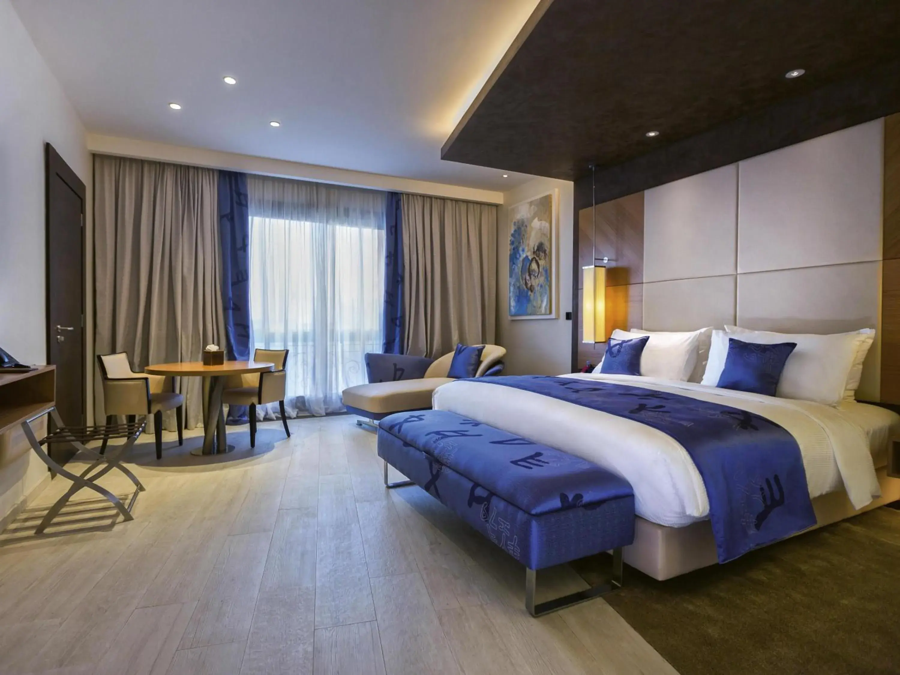 Deluxe King Room with Lake View in Mövenpick Hotel du Lac Tunis Deluxe King Room with Lake View in Mövenpick Hotel du Lac Tunis