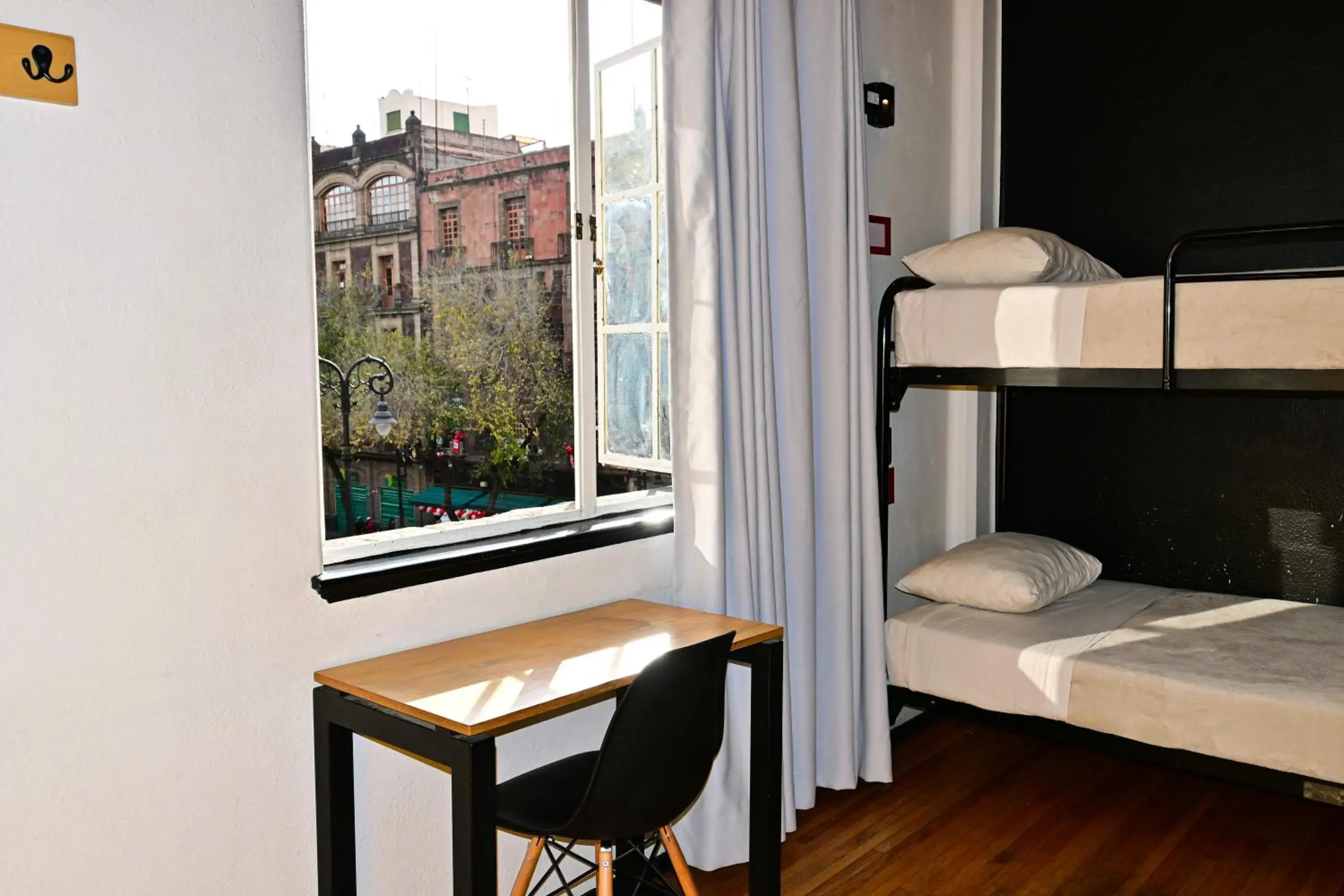 Bed in 6-Bed Mixed Dormitory Room Interior Shared Bathroom - Zocalo View in Hostel Mundo Joven Catedral Bed in 6-Bed Mixed Dormitory Room Interior Shared Bathroom - Zocalo View in Hostel Mundo Joven Catedral