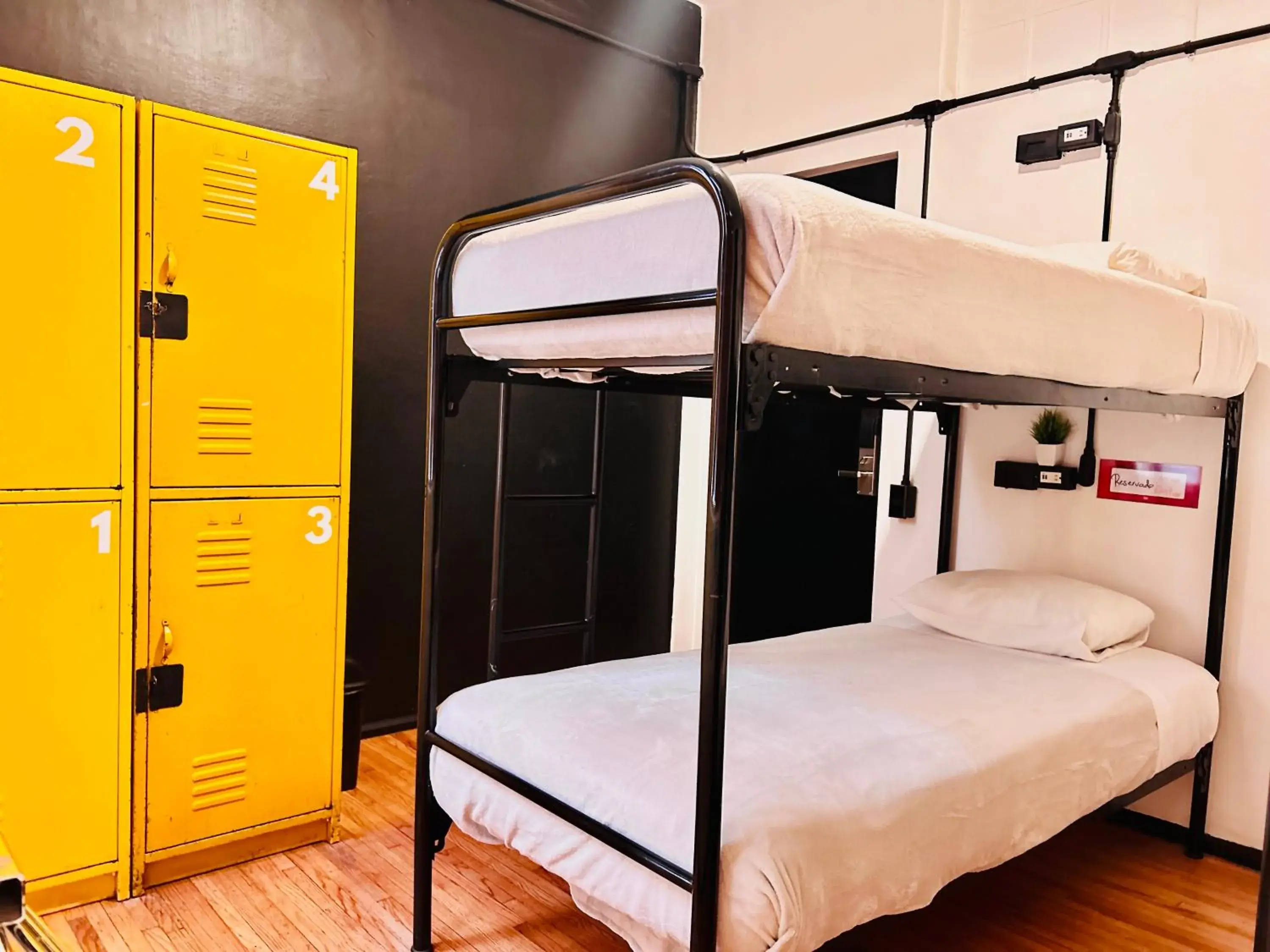 Bed in 4-Bed Mixed Dormitory Room Shared Bathroom in Hostel Mundo Joven Catedral Bed in 4-Bed Mixed Dormitory Room Shared Bathroom in Hostel Mundo Joven Catedral