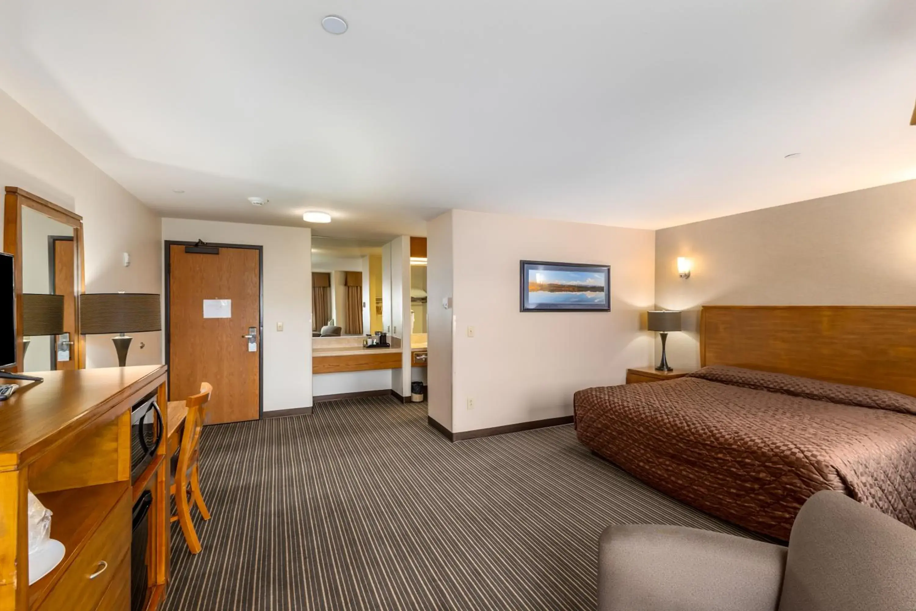 Deluxe King Room in Breeze Inn Hotel & Motel Deluxe King Room in Breeze Inn Hotel & Motel