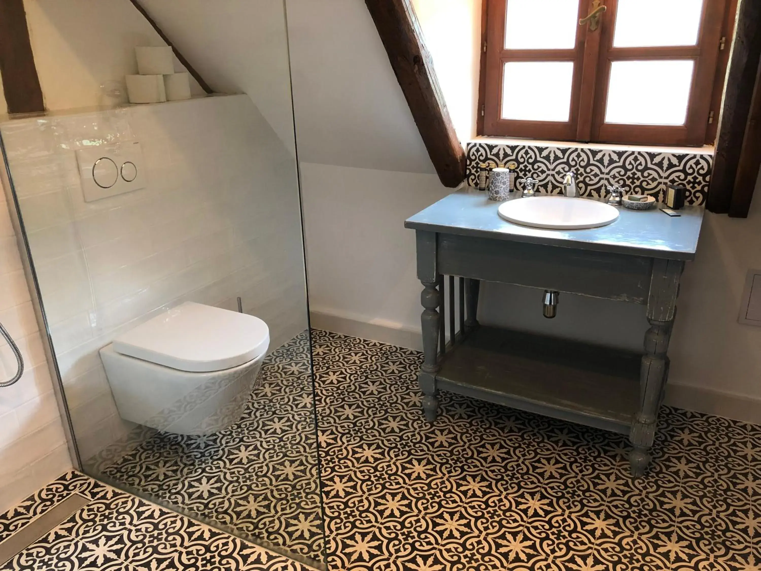 King Room with Garden View in The Houses of History - anno 1830 King Room with Garden View in The Houses of History - anno 1830