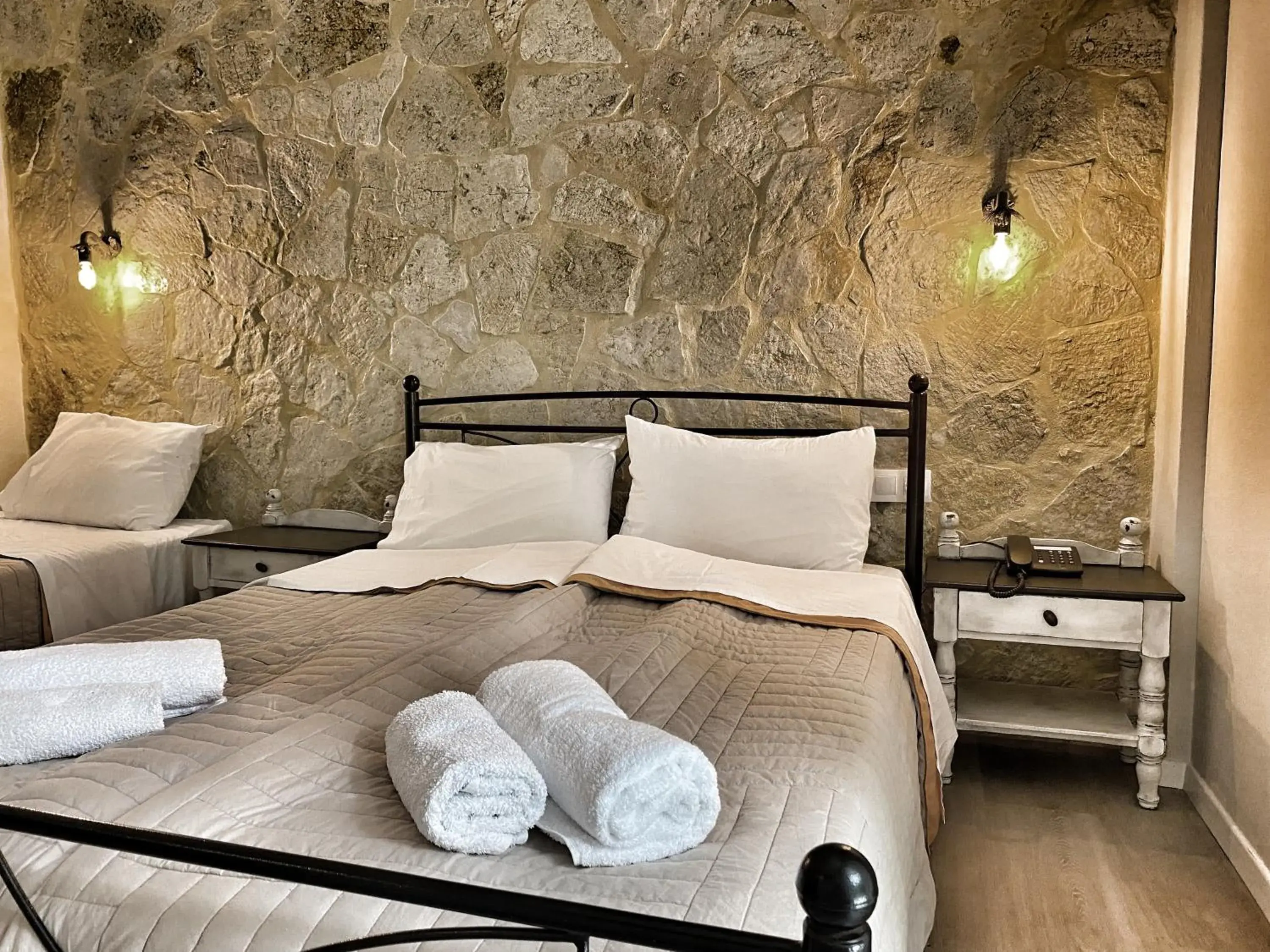 Triple Room in Hotel Kastri Triple Room in Hotel Kastri