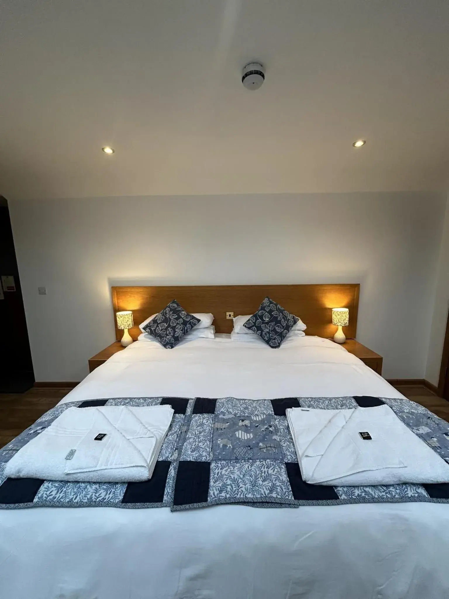Double Room with Private Bathroom in The Golden Fleece Double Room with Private Bathroom in The Golden Fleece