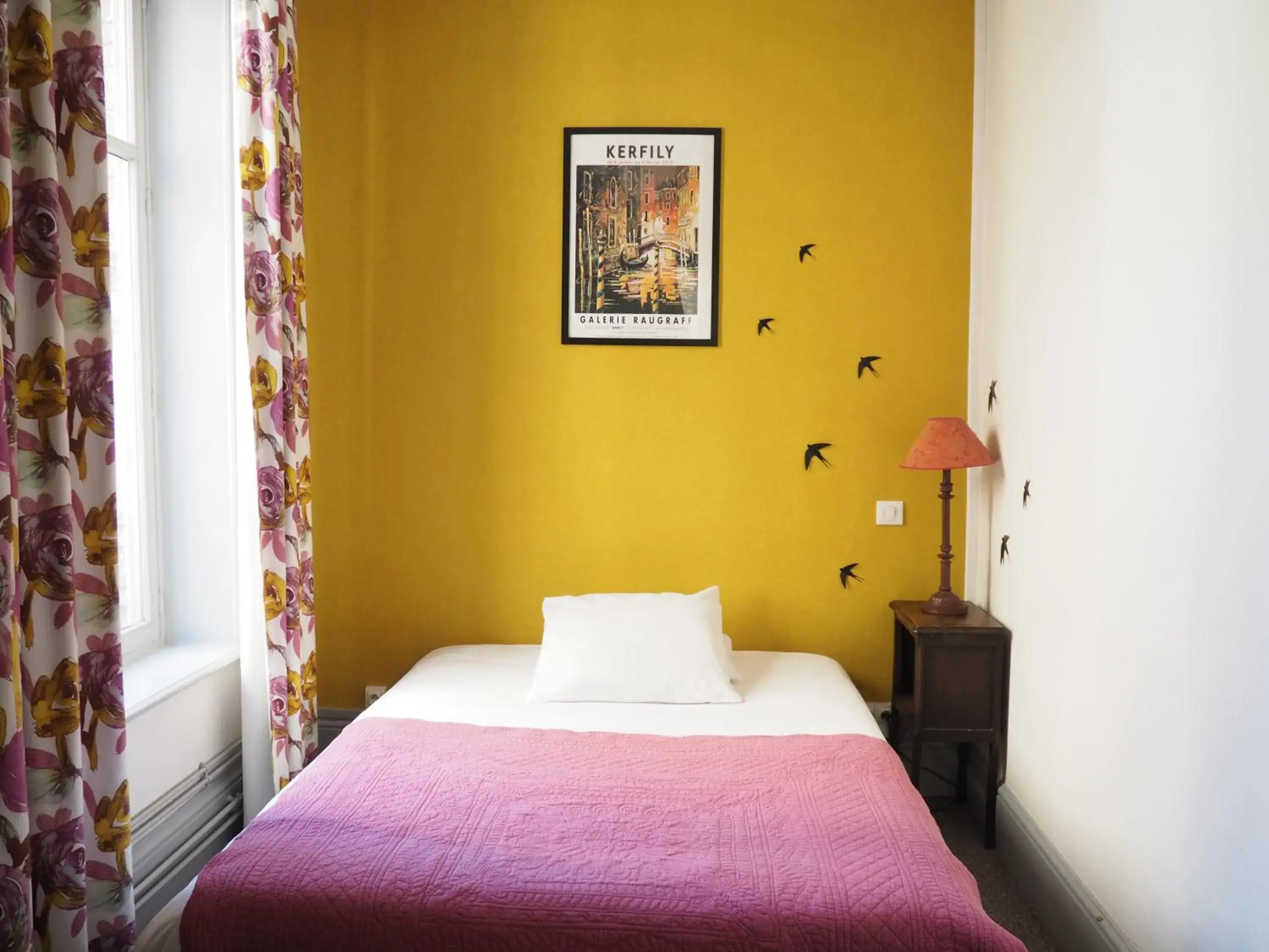 Small Double Room - single occupancy in Hôtel La Villa Lorraine Small Double Room - single occupancy in Hôtel La Villa Lorraine