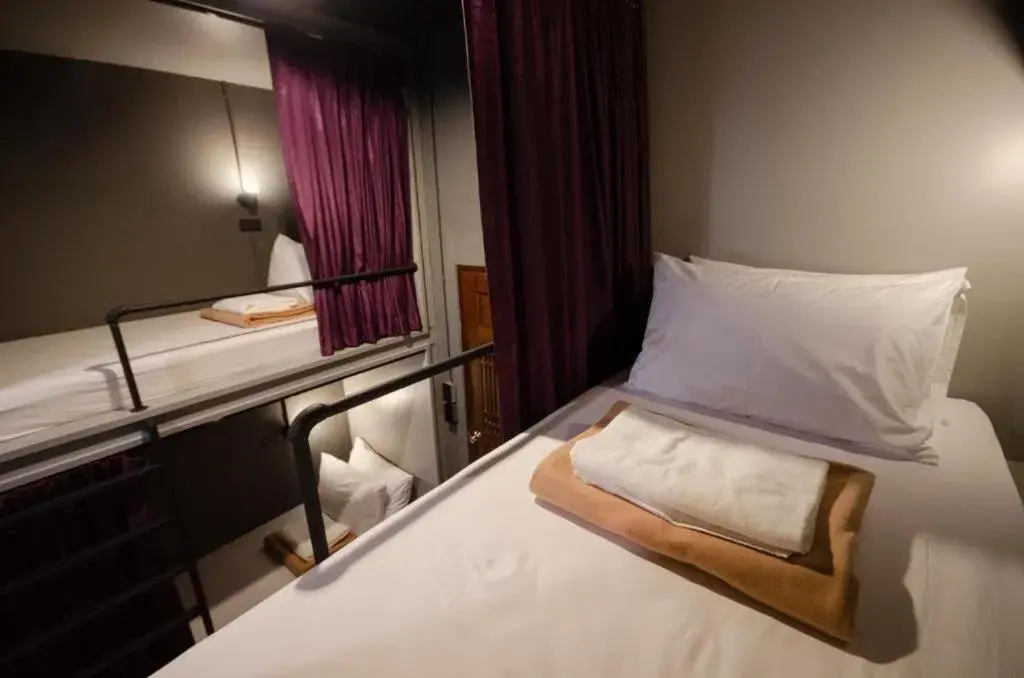 Bunk Bed in Female Dormitory Room in Tian Tian Hostel Bunk Bed in Female Dormitory Room in Tian Tian Hostel