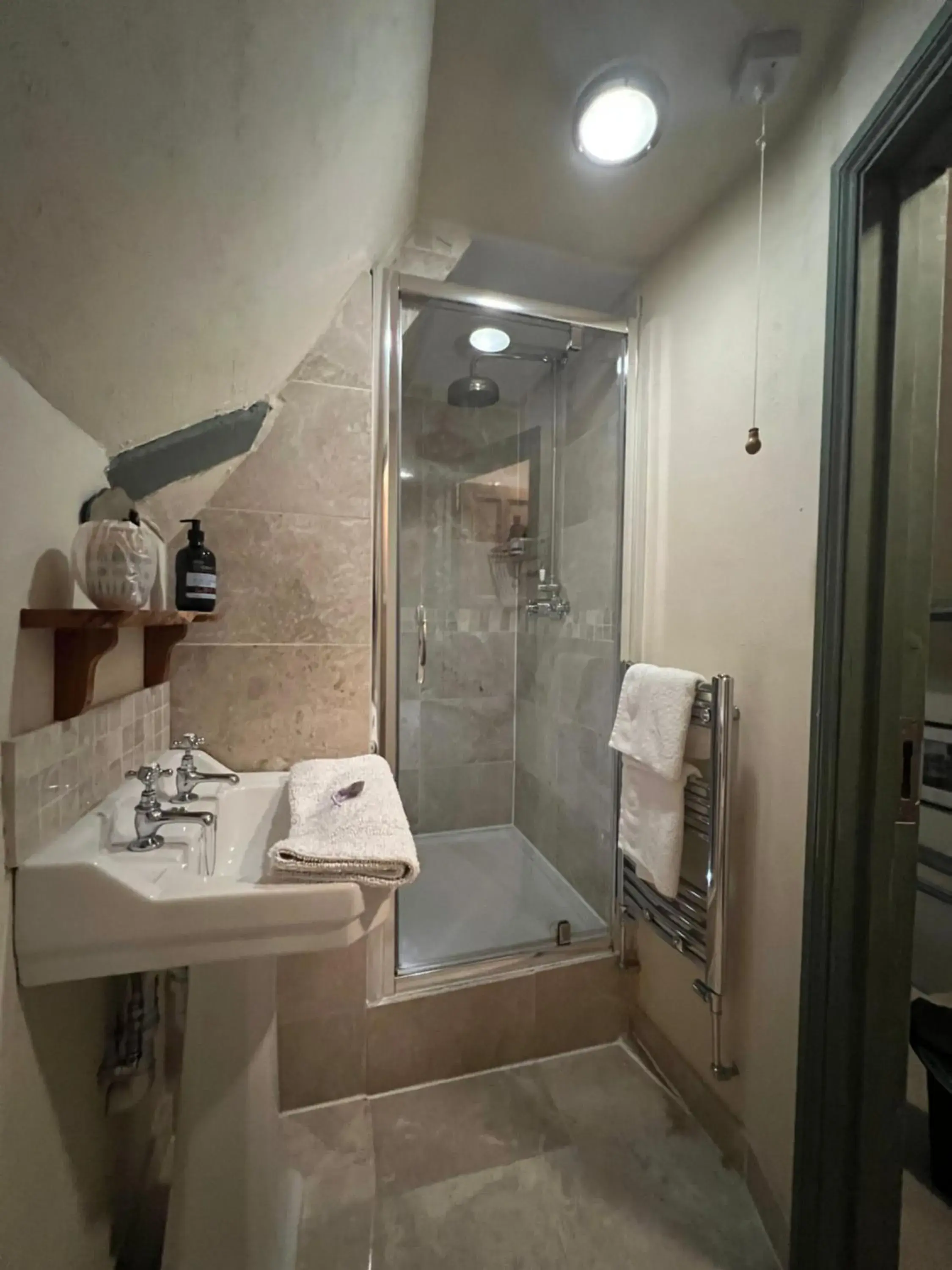 Deluxe Double Room with Shower in The Tea House Deluxe Double Room with Shower in The Tea House