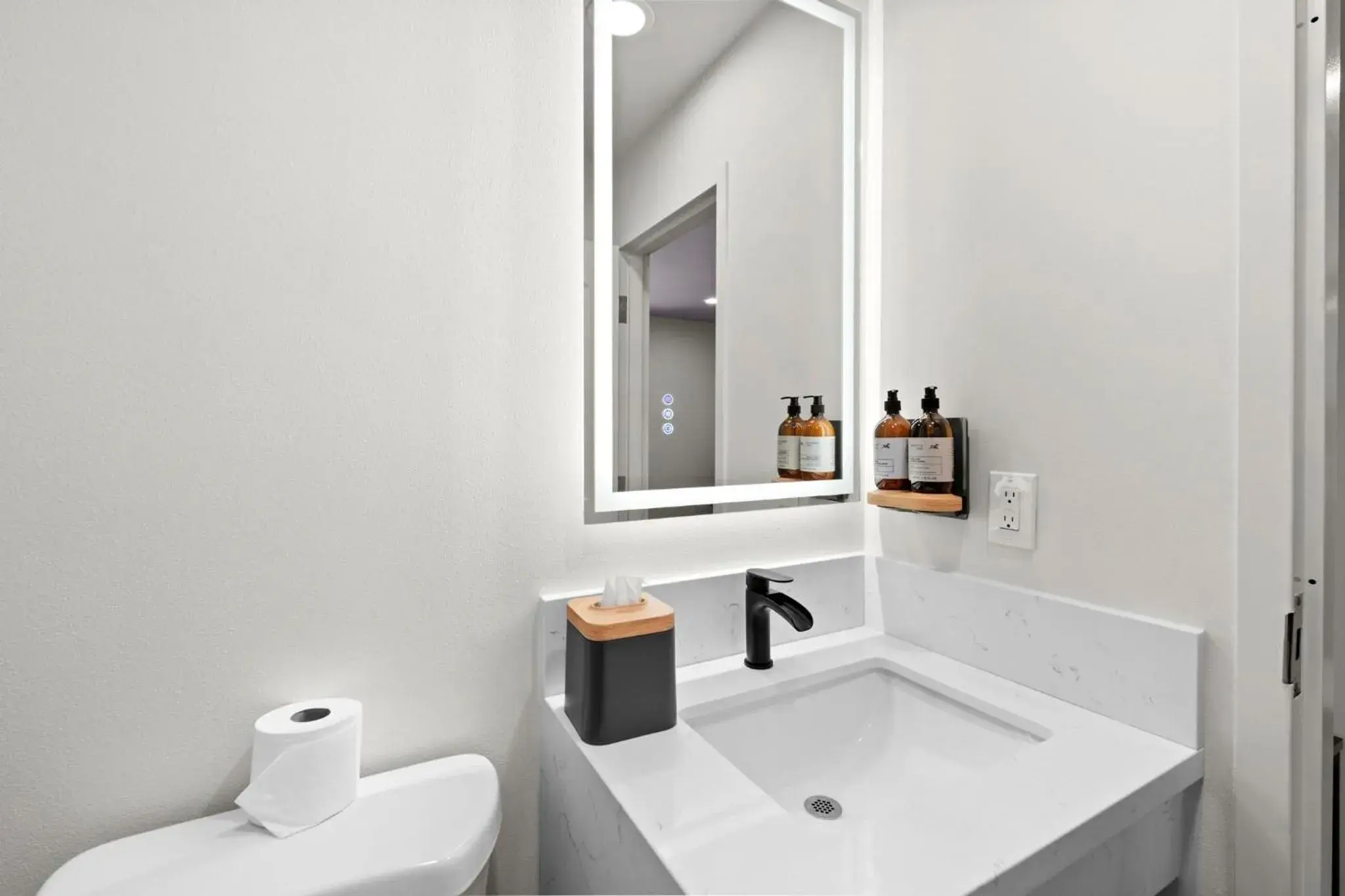 King Room in Hyland Inn Long Beach King Room in Hyland Inn Long Beach