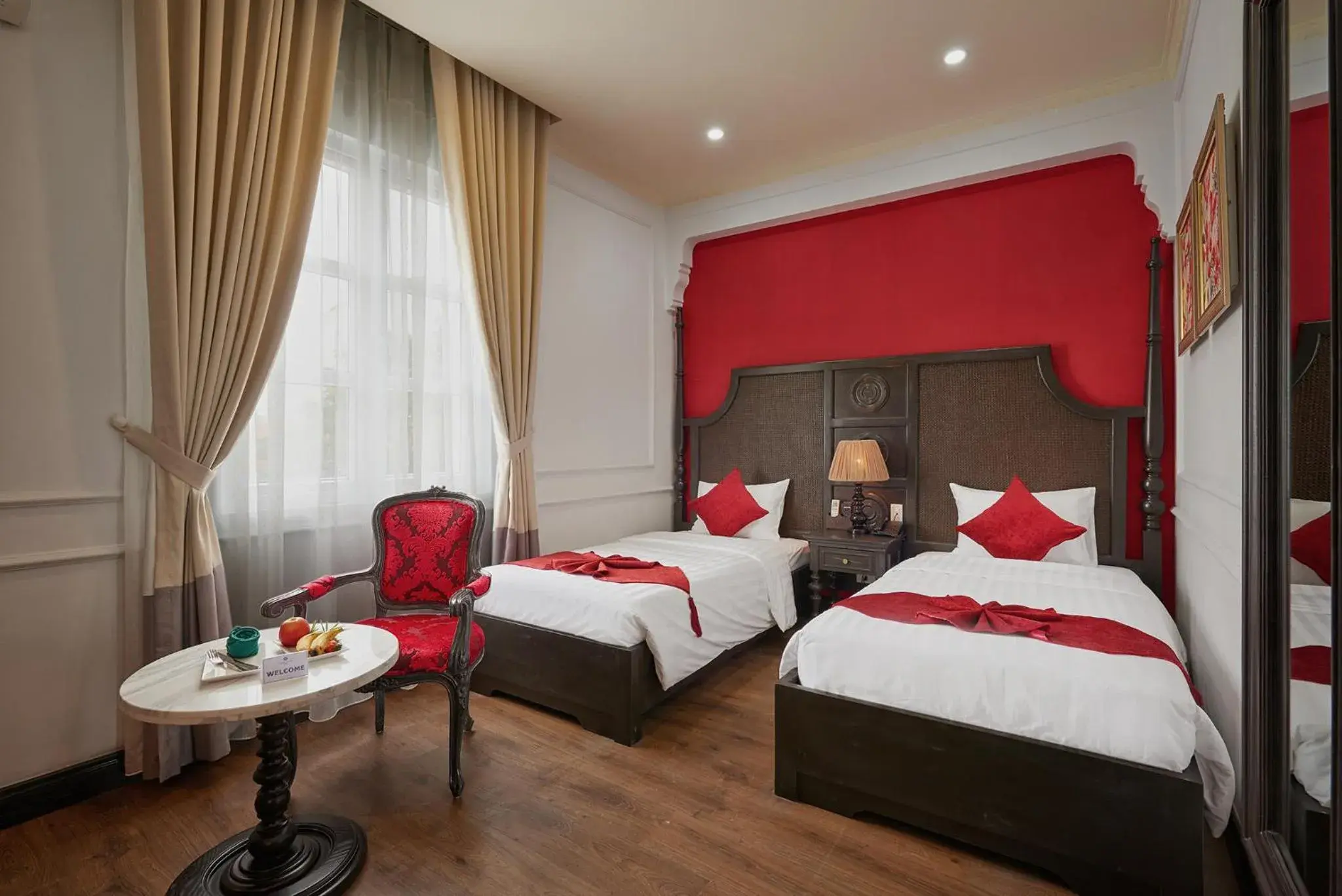 Deluxe Twin Room in Manoir Des Arts Hotel Deluxe Twin Room in Manoir Des Arts Hotel