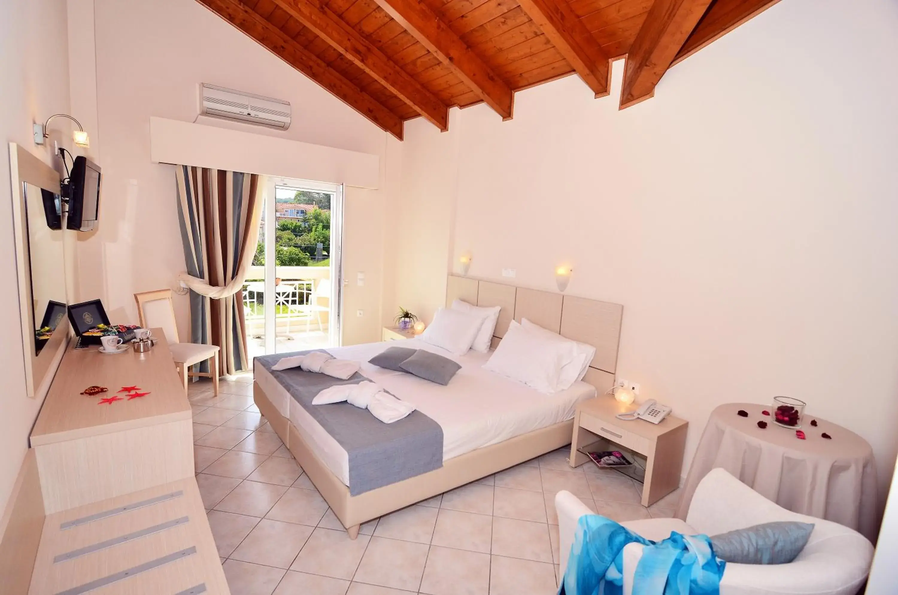 Standard Twin Room with Balcony in Al Mare Hotel Standard Twin Room with Balcony in Al Mare Hotel