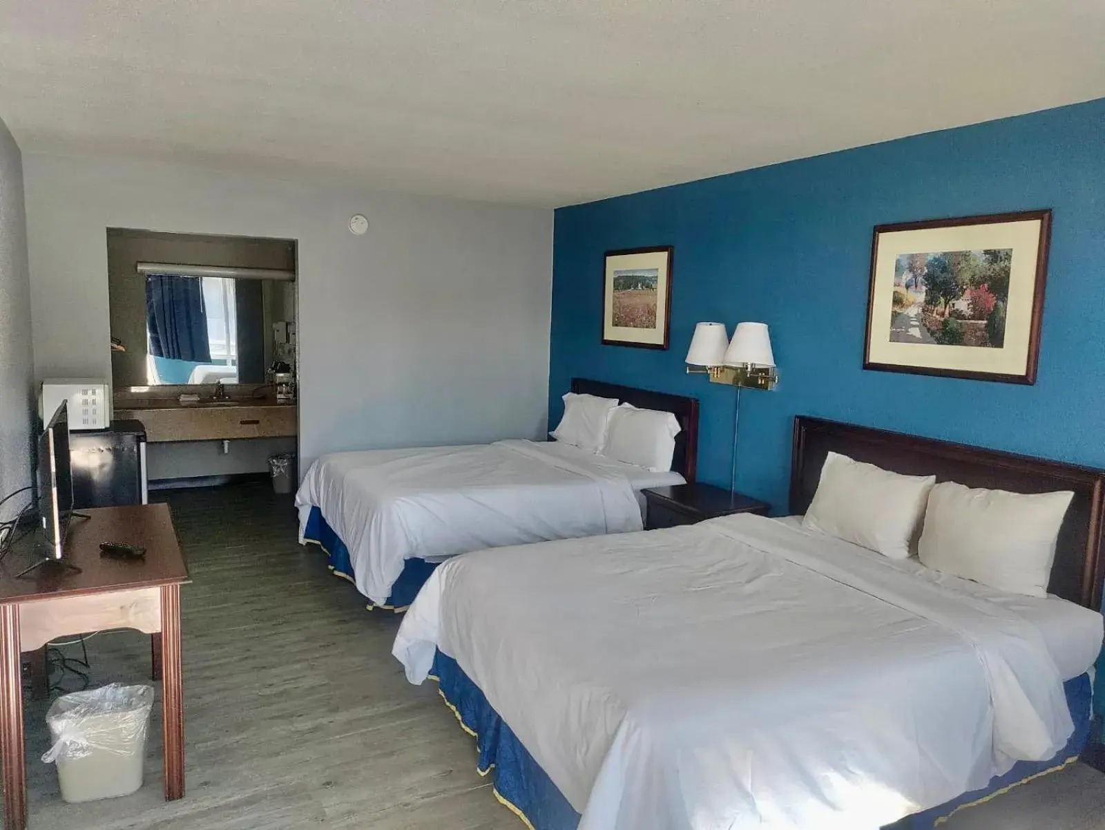 2 Queen Beds Non Smoking in Travelodge by Wyndham Salisbury MD 2 Queen Beds Non Smoking in Travelodge by Wyndham Salisbury MD