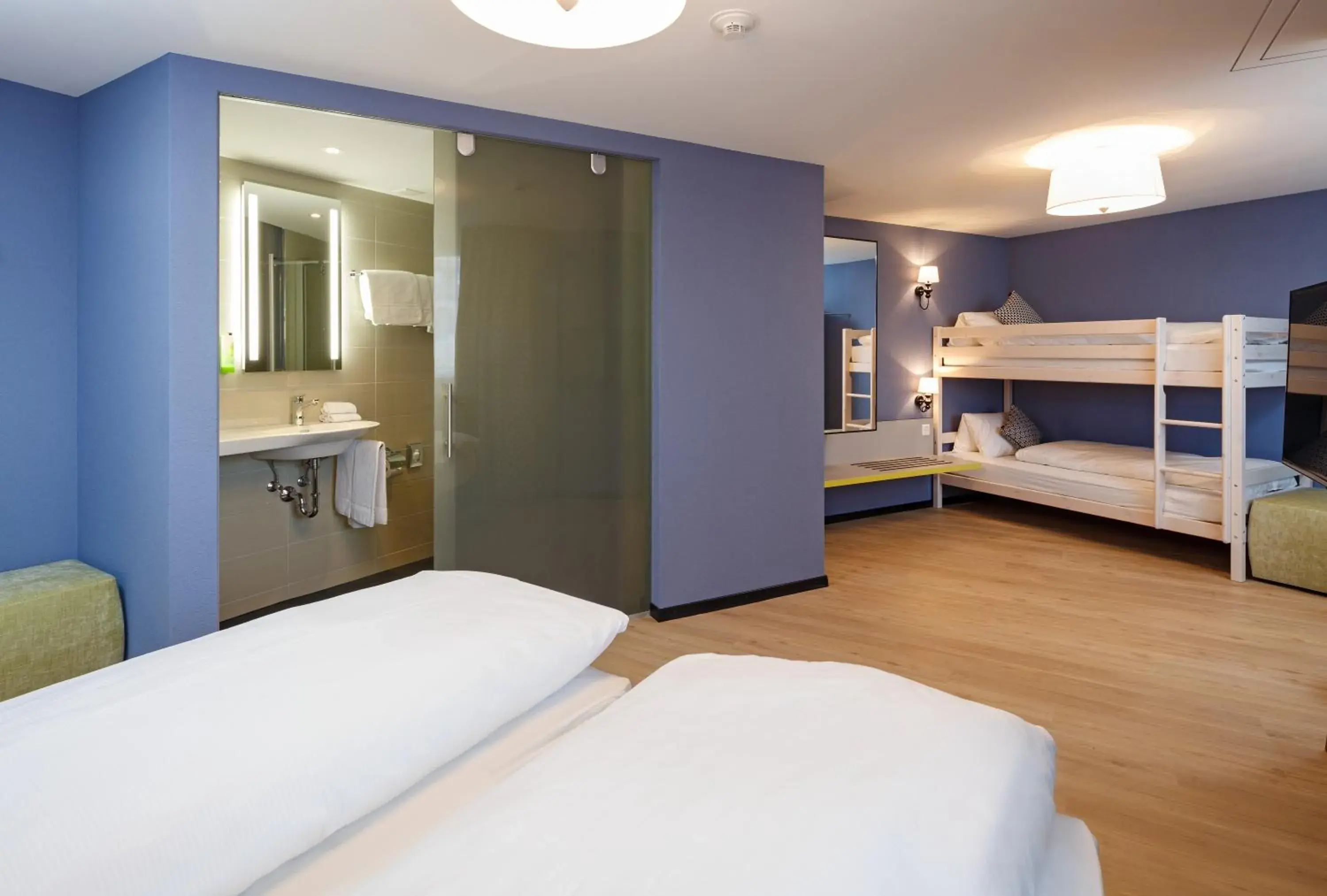 Modern Quadruple Room in Hotel & Restaurant Chärnsmatt Modern Quadruple Room in Hotel & Restaurant Chärnsmatt