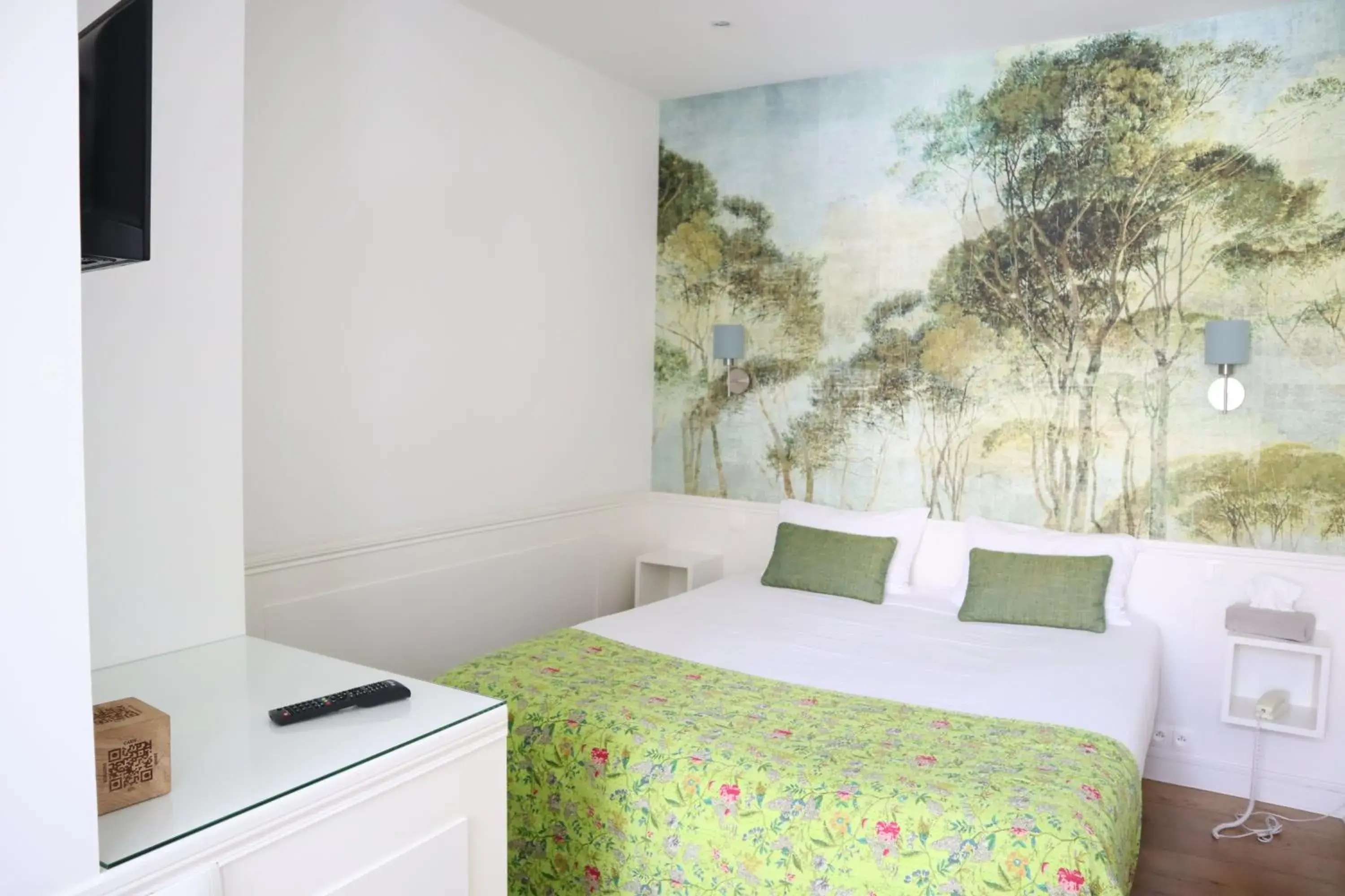 Comfort Double Room in Hôtel de Biencourt Comfort Double Room in Hôtel de Biencourt