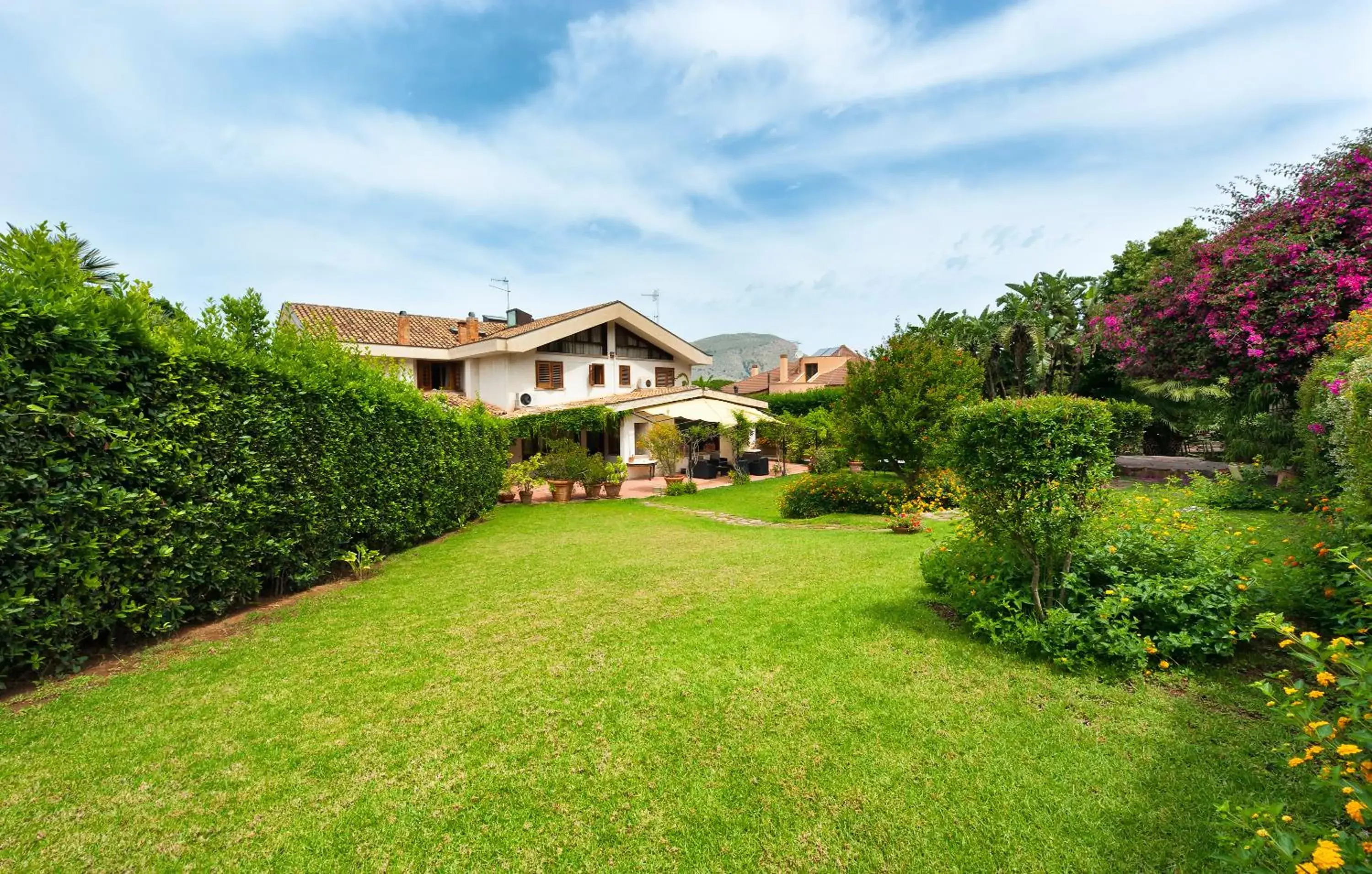 Villa with Garden View in Bouganville Home Mondello Villa with Garden View in Bouganville Home Mondello