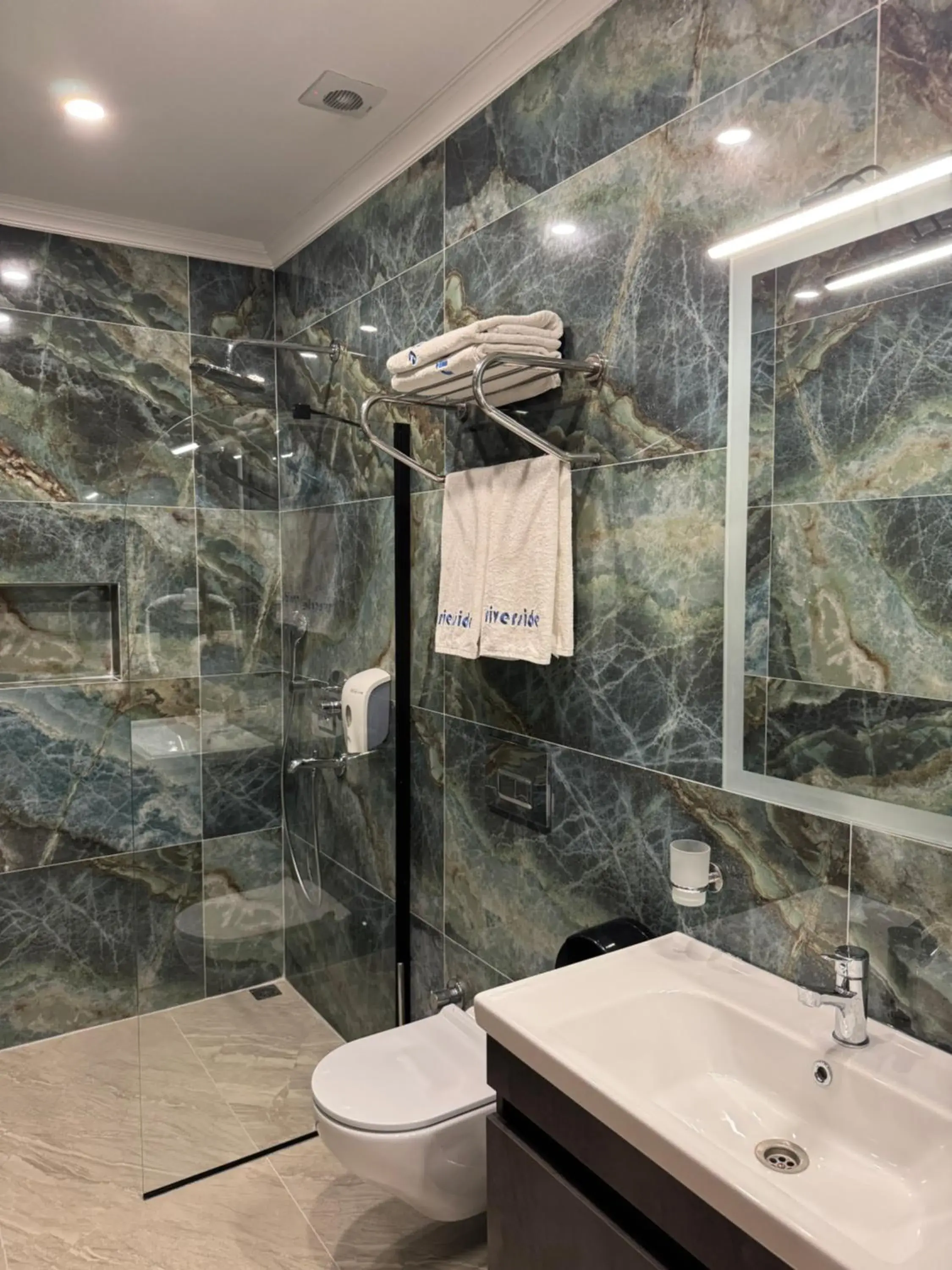 Standard Double or Twin Room in Hotel Riverside Standard Double or Twin Room in Hotel Riverside