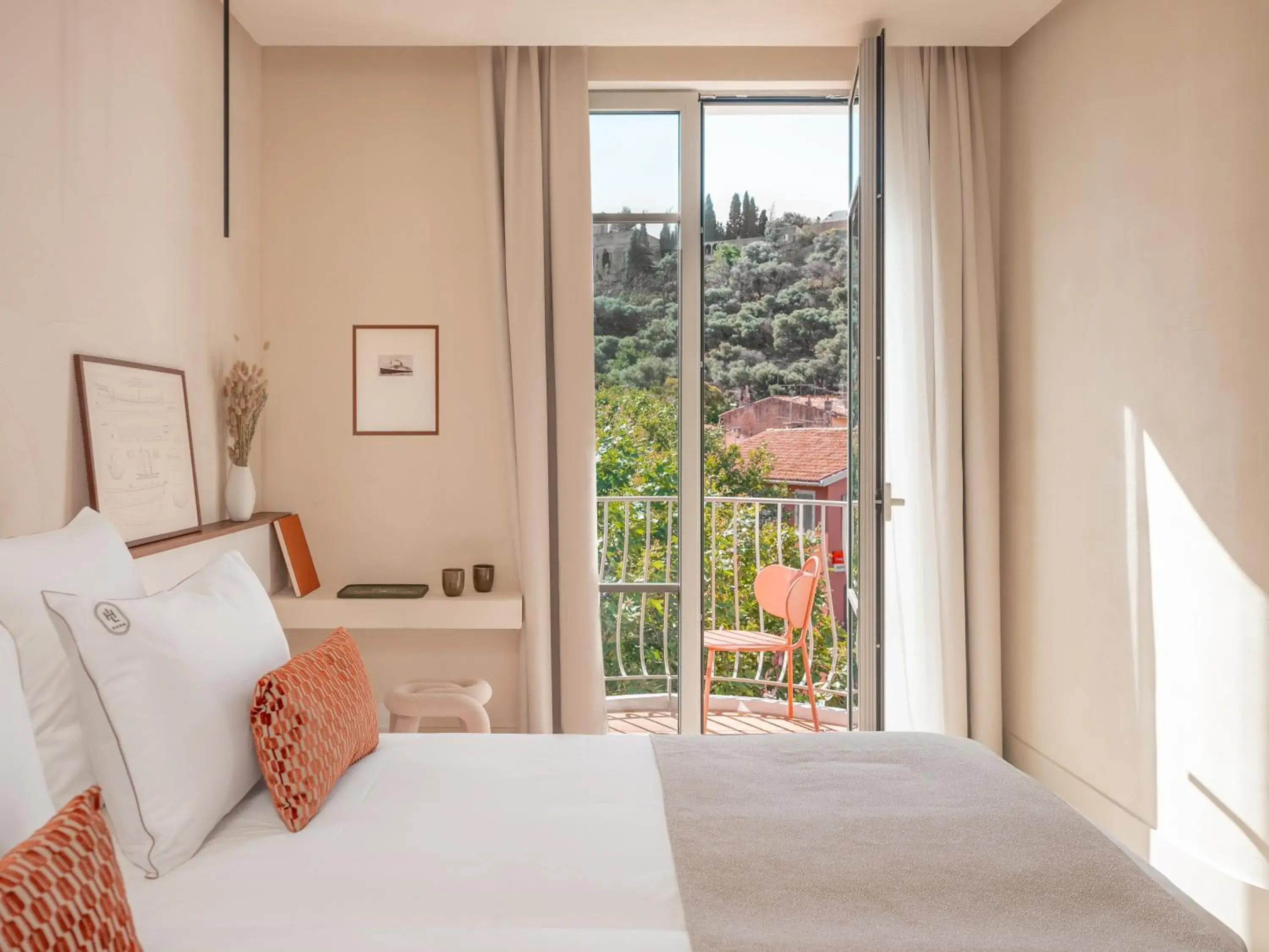 Deluxe Double Room with Balcony in Hôtel Liautaud Cassis Deluxe Double Room with Balcony in Hôtel Liautaud Cassis