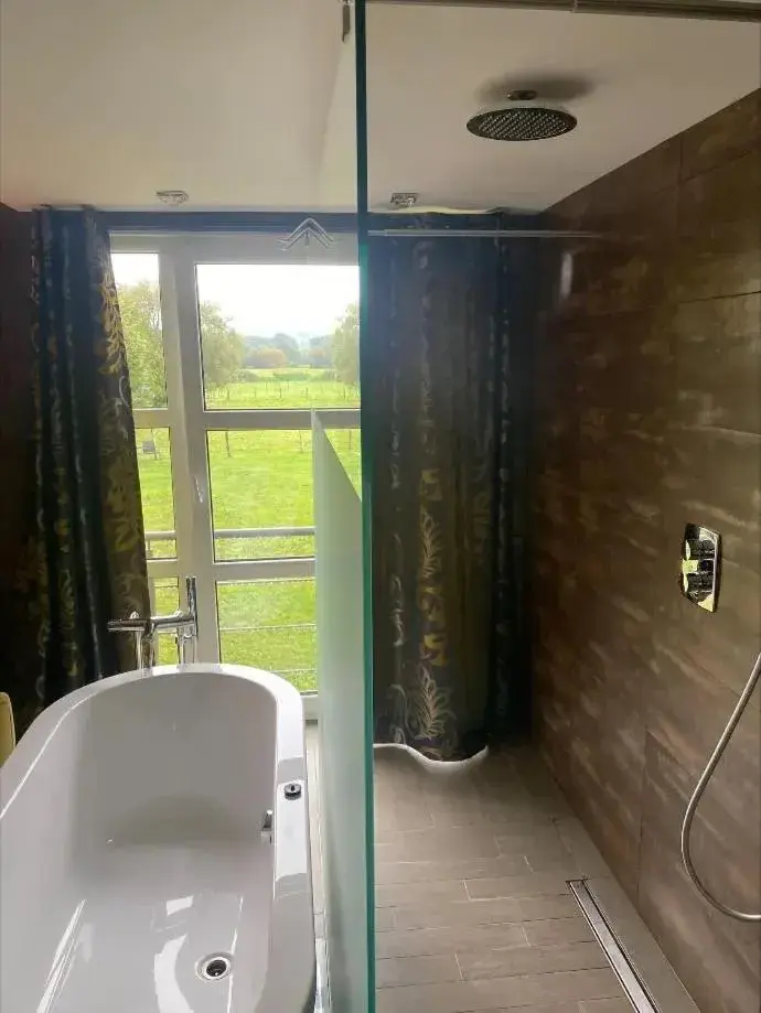 Junior Suite with Garden View in Hotel L'Ami du Chambertin Junior Suite with Garden View in Hotel L'Ami du Chambertin