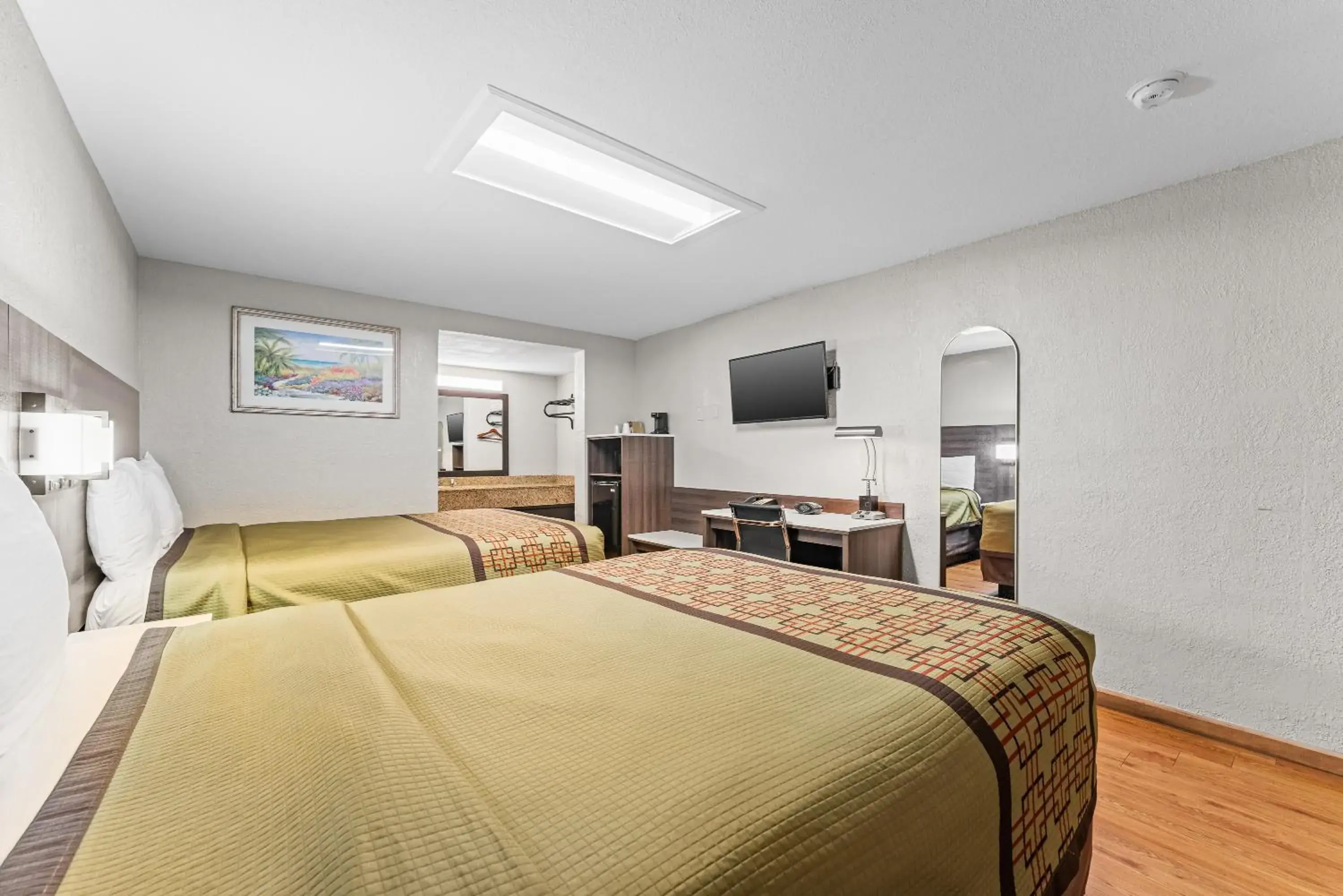 Standard 2 Queen Bed Non Smoking Room in Guest Inn Rogers Standard 2 Queen Bed Non Smoking Room in Guest Inn Rogers