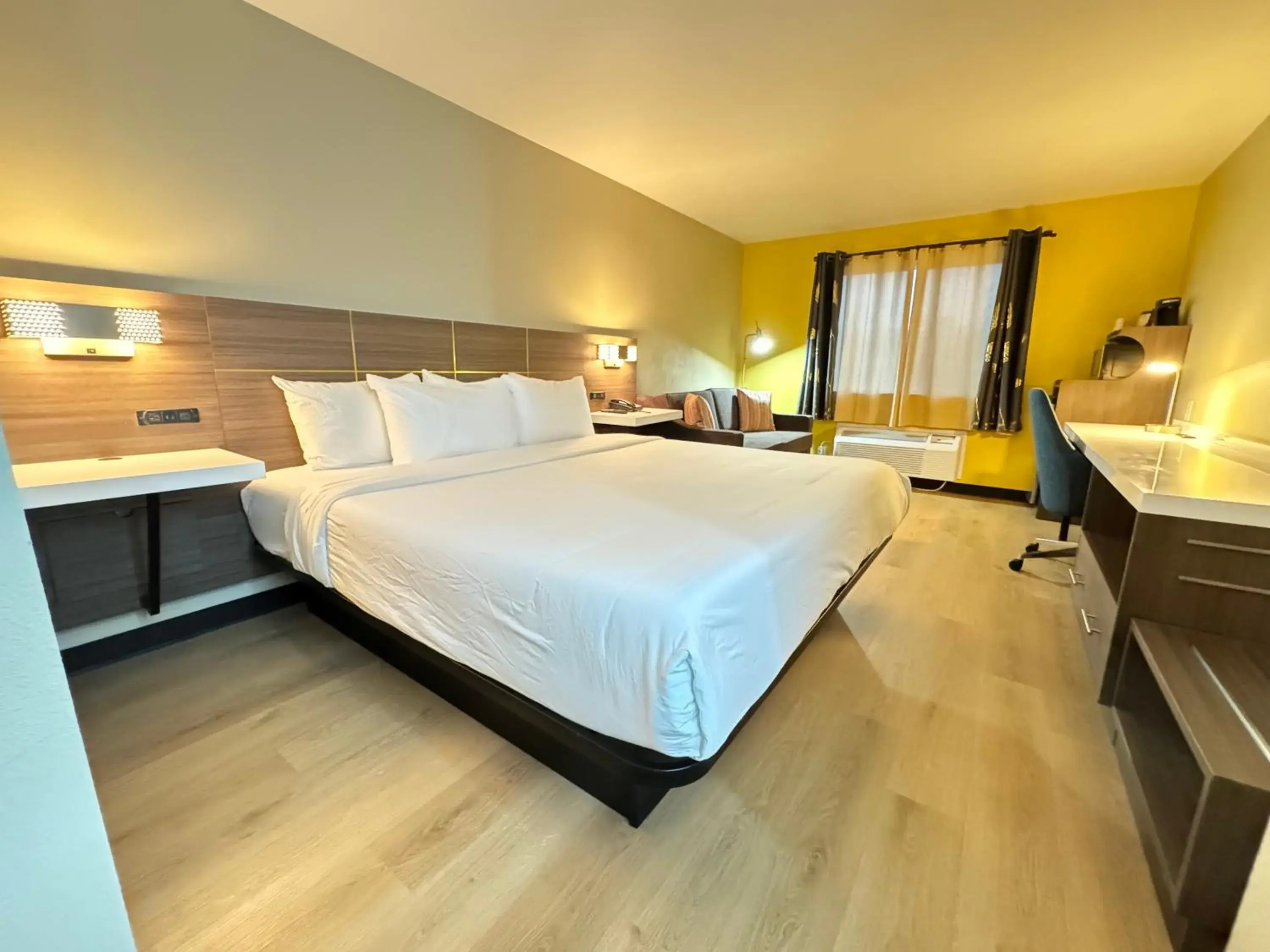 Junior Suite in Rodeway Inn & Suites Junior Suite in Rodeway Inn & Suites