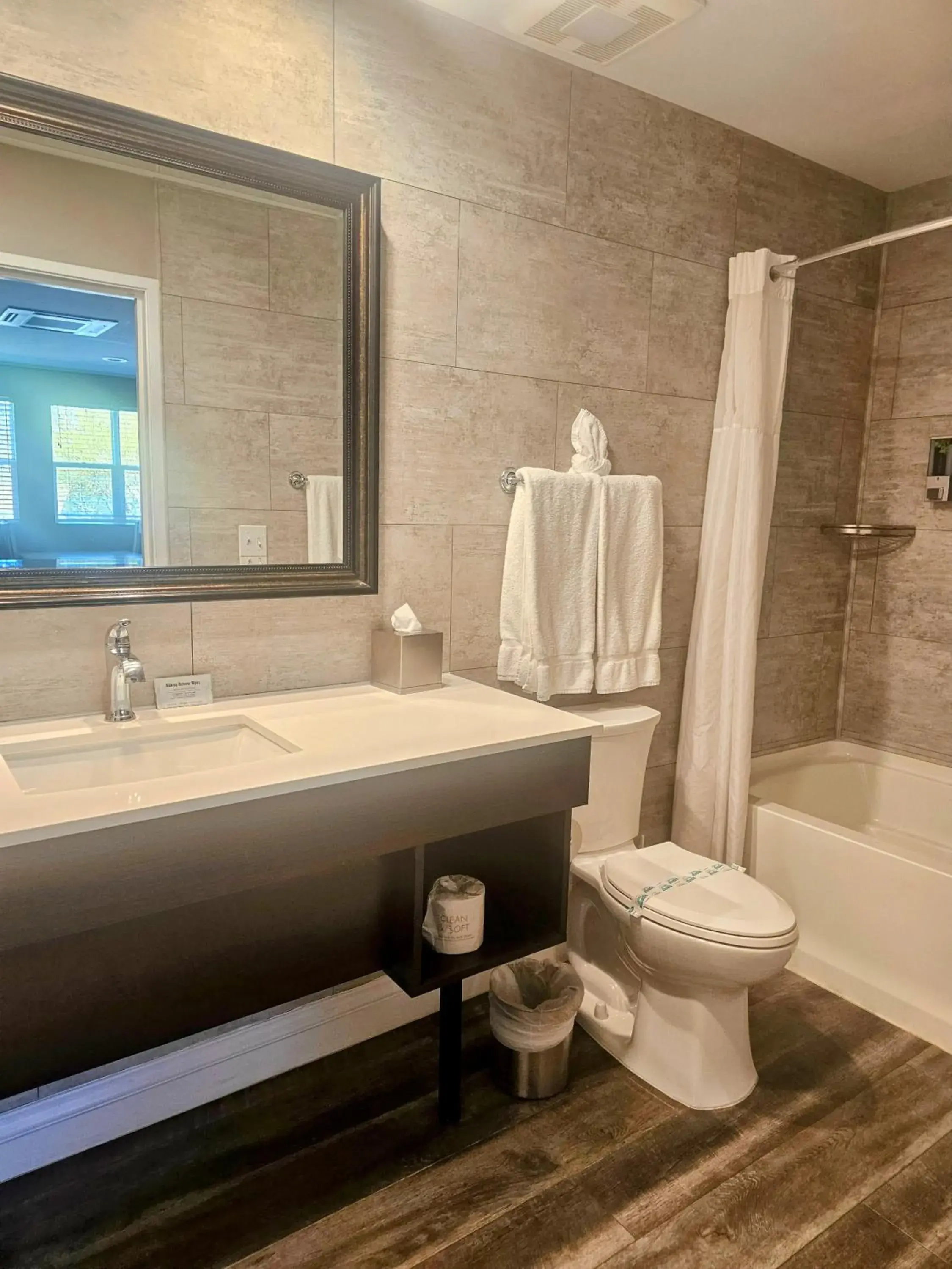 Queen Motel Room with Two Queen Beds in Big Bear Frontier Queen Motel Room with Two Queen Beds in Big Bear Frontier