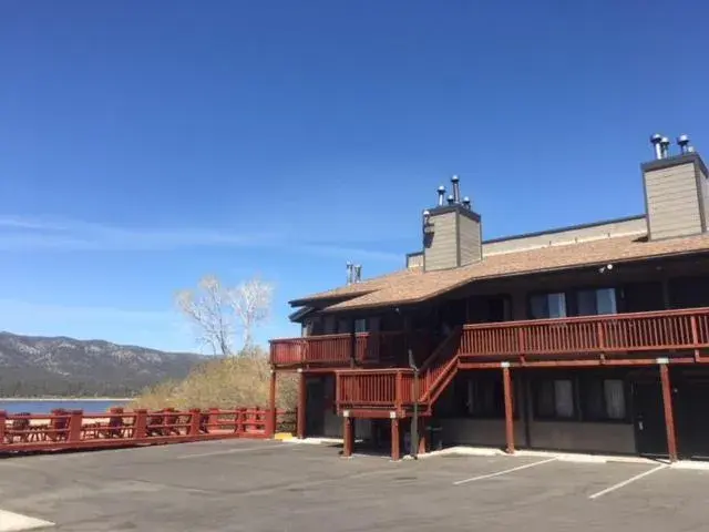 Deluxe Double Room in Big Bear Frontier Deluxe Double Room in Big Bear Frontier