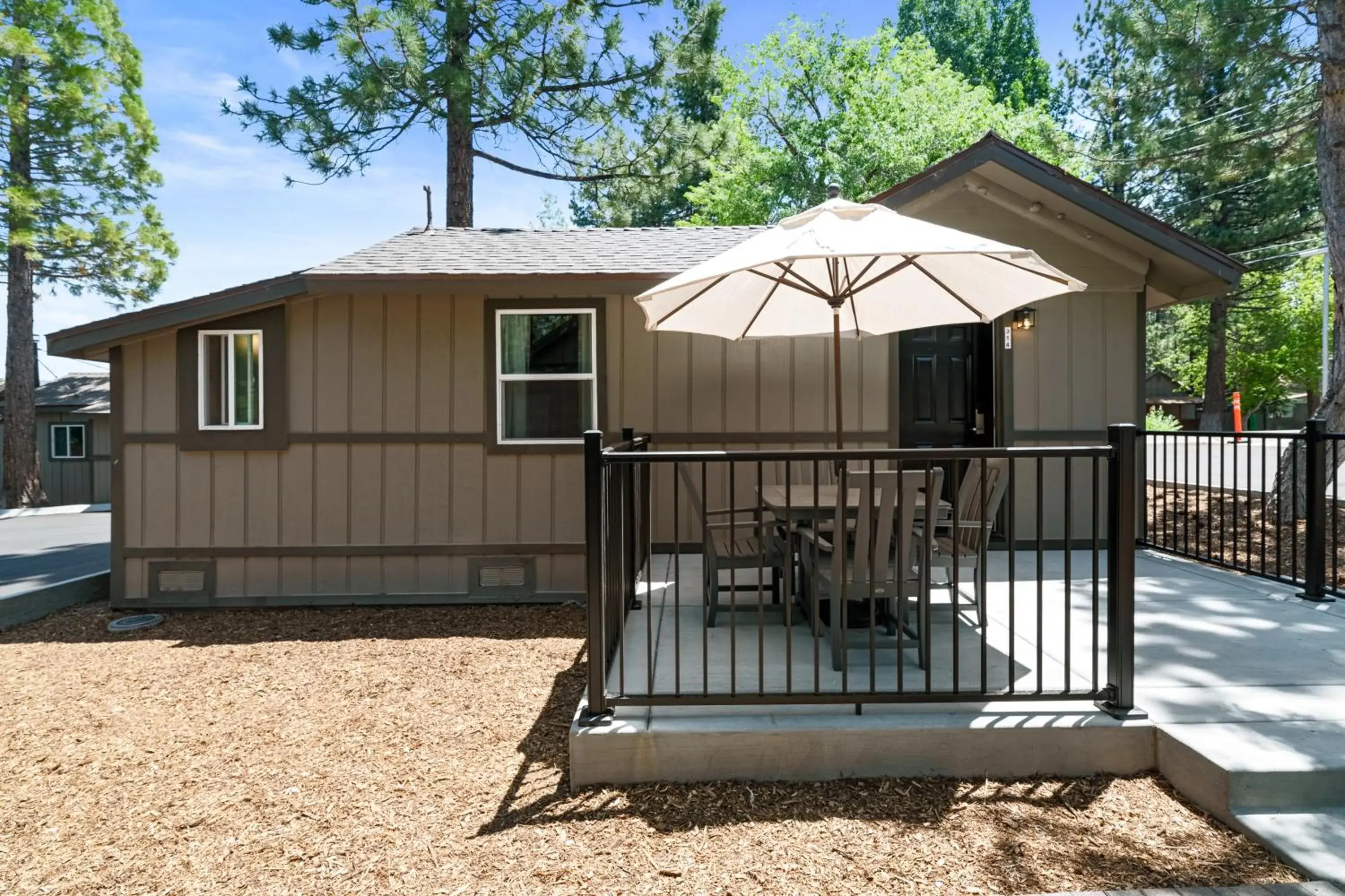 Superior Chalet in Big Bear Frontier Superior Chalet in Big Bear Frontier