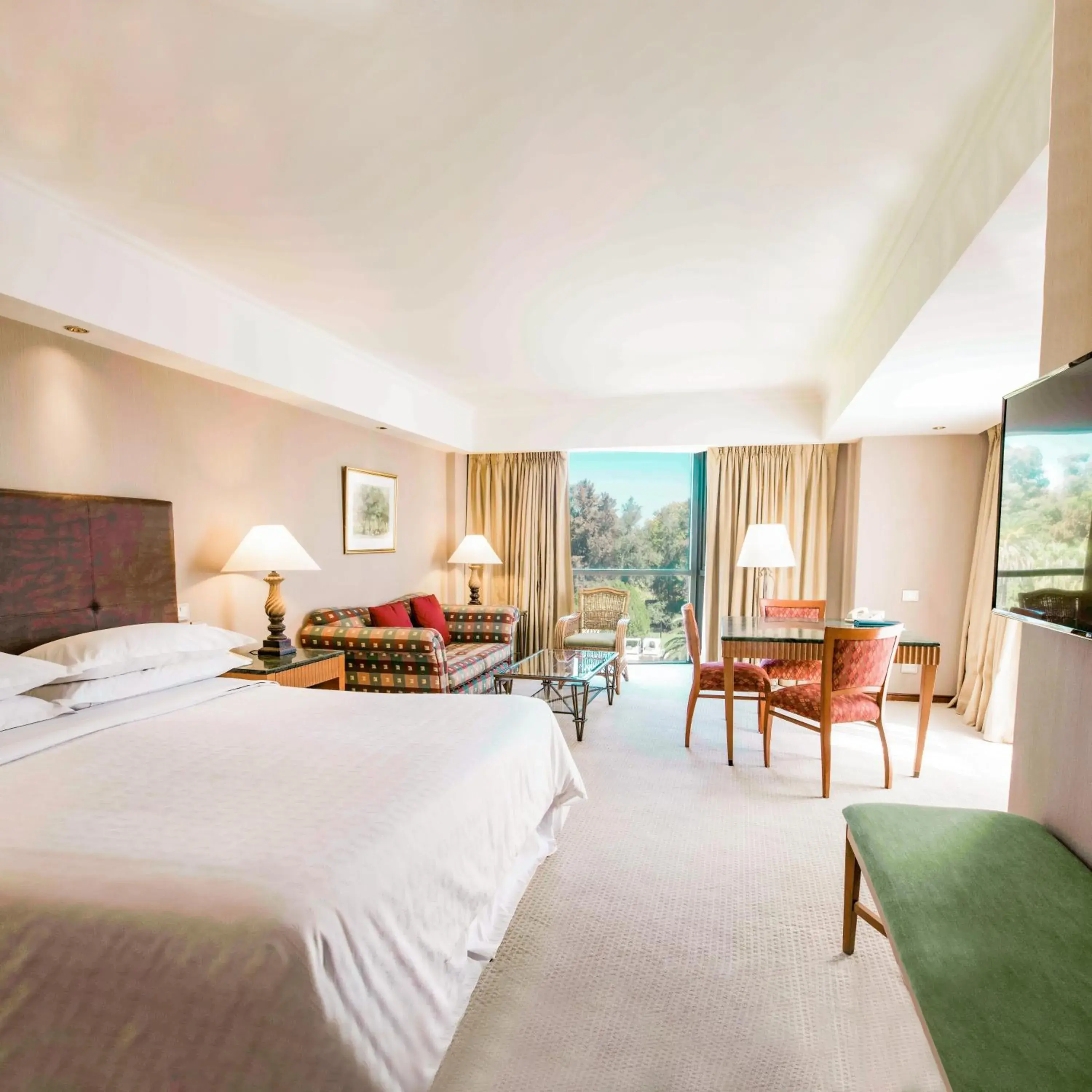 Executive Room, Guest room, 1 King in Sheraton Pilar Hotel & Convention Center Executive Room, Guest room, 1 King in Sheraton Pilar Hotel & Convention Center