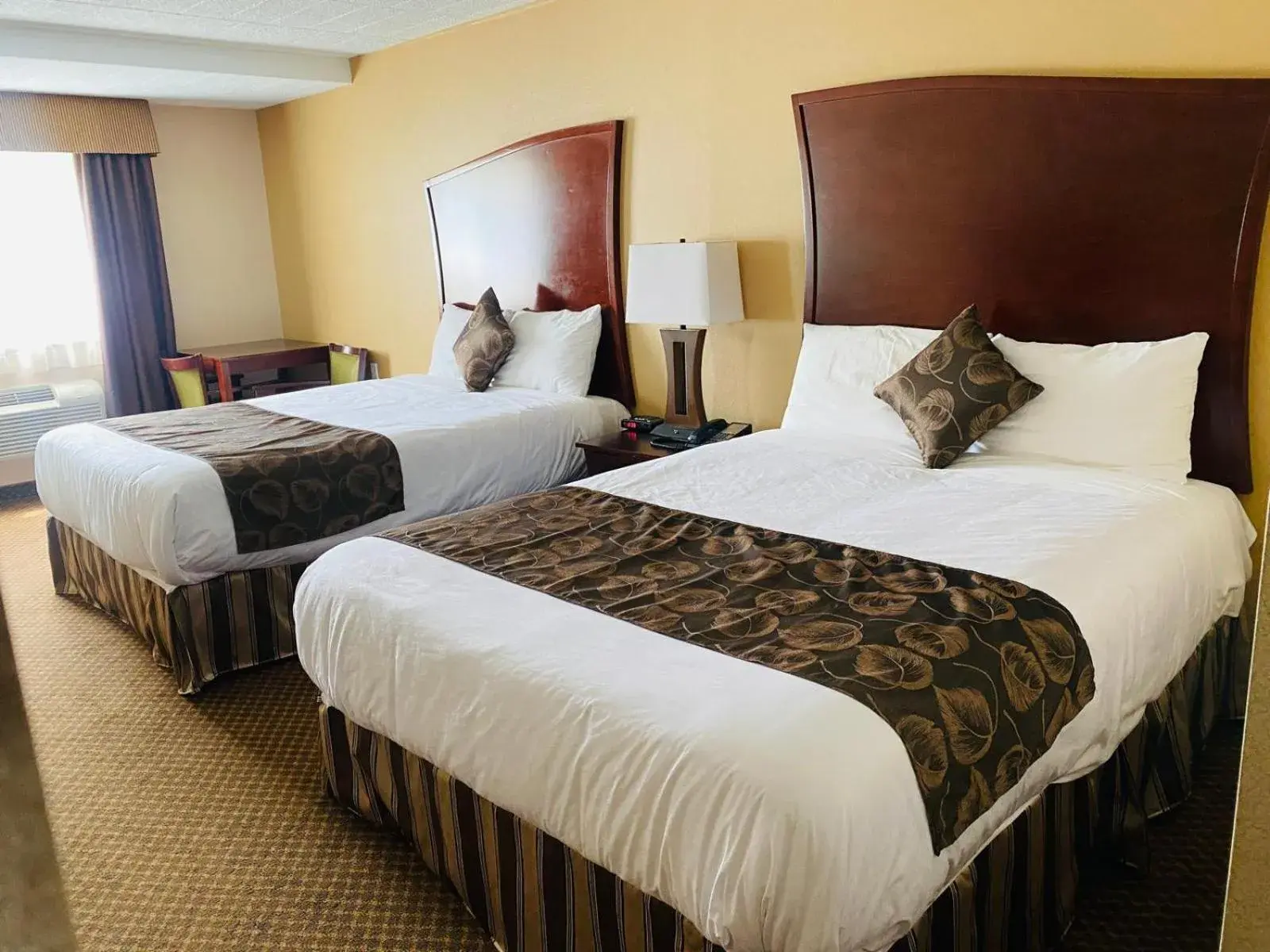 Queen Room with Two Queen Beds in Luxury Inn Queen Room with Two Queen Beds in Luxury Inn