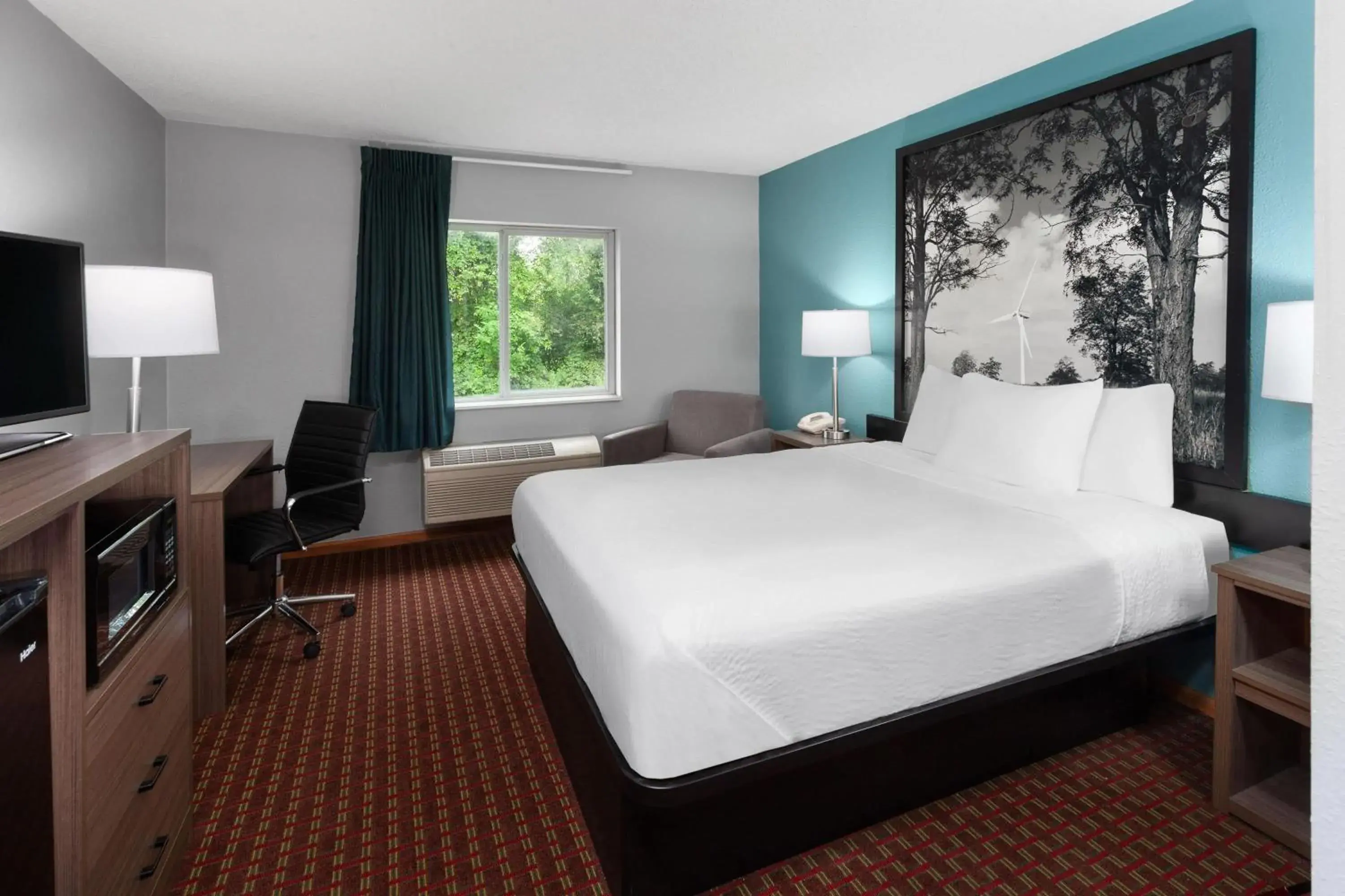 Deluxe Queen Room - Non-Smoking in Super 8 by Wyndham McHenry Fox Lake Area Deluxe Queen Room - Non-Smoking in Super 8 by Wyndham McHenry Fox Lake Area