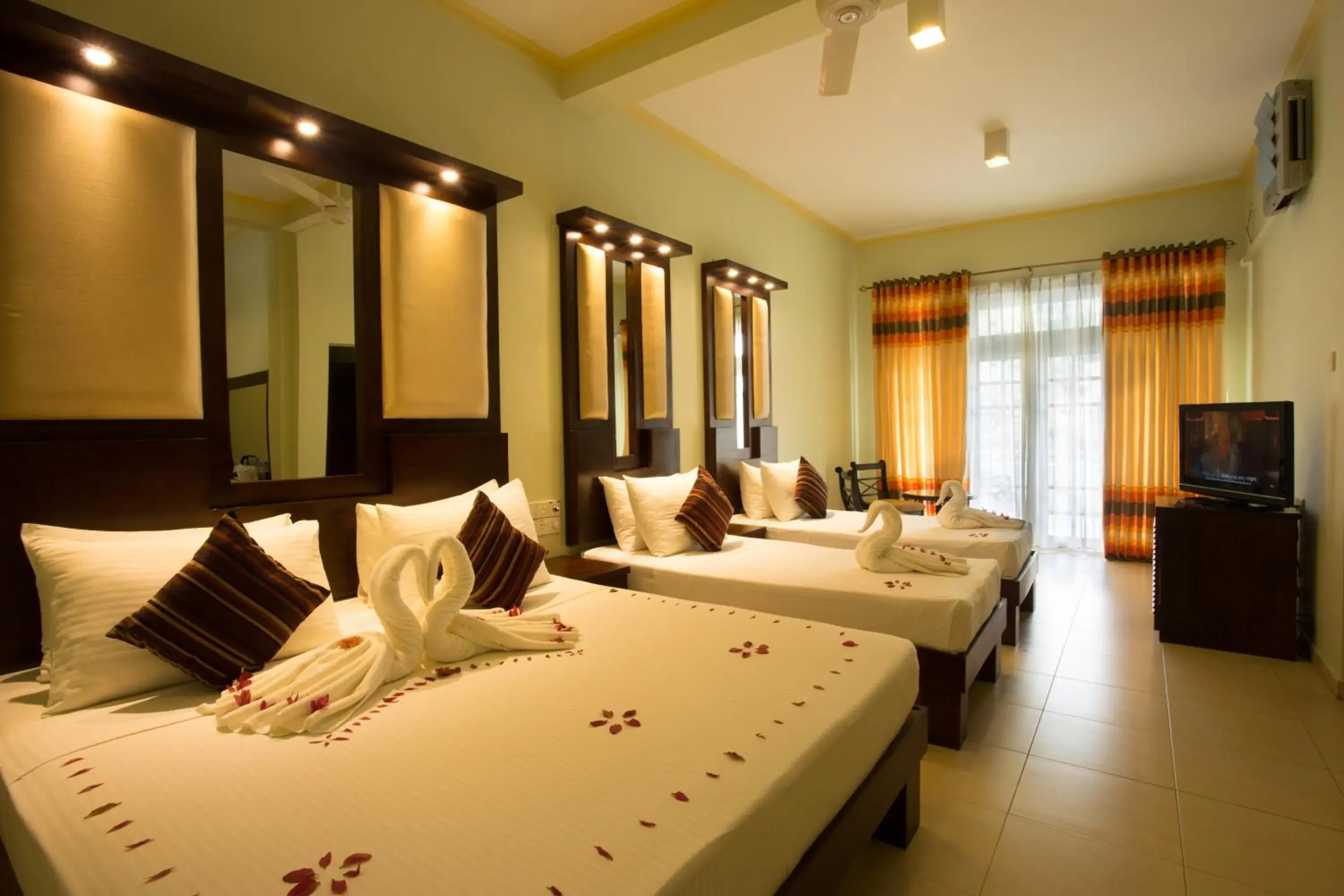 Family Suite in Oak Ray Serene Garden Hotel Family Suite in Oak Ray Serene Garden Hotel