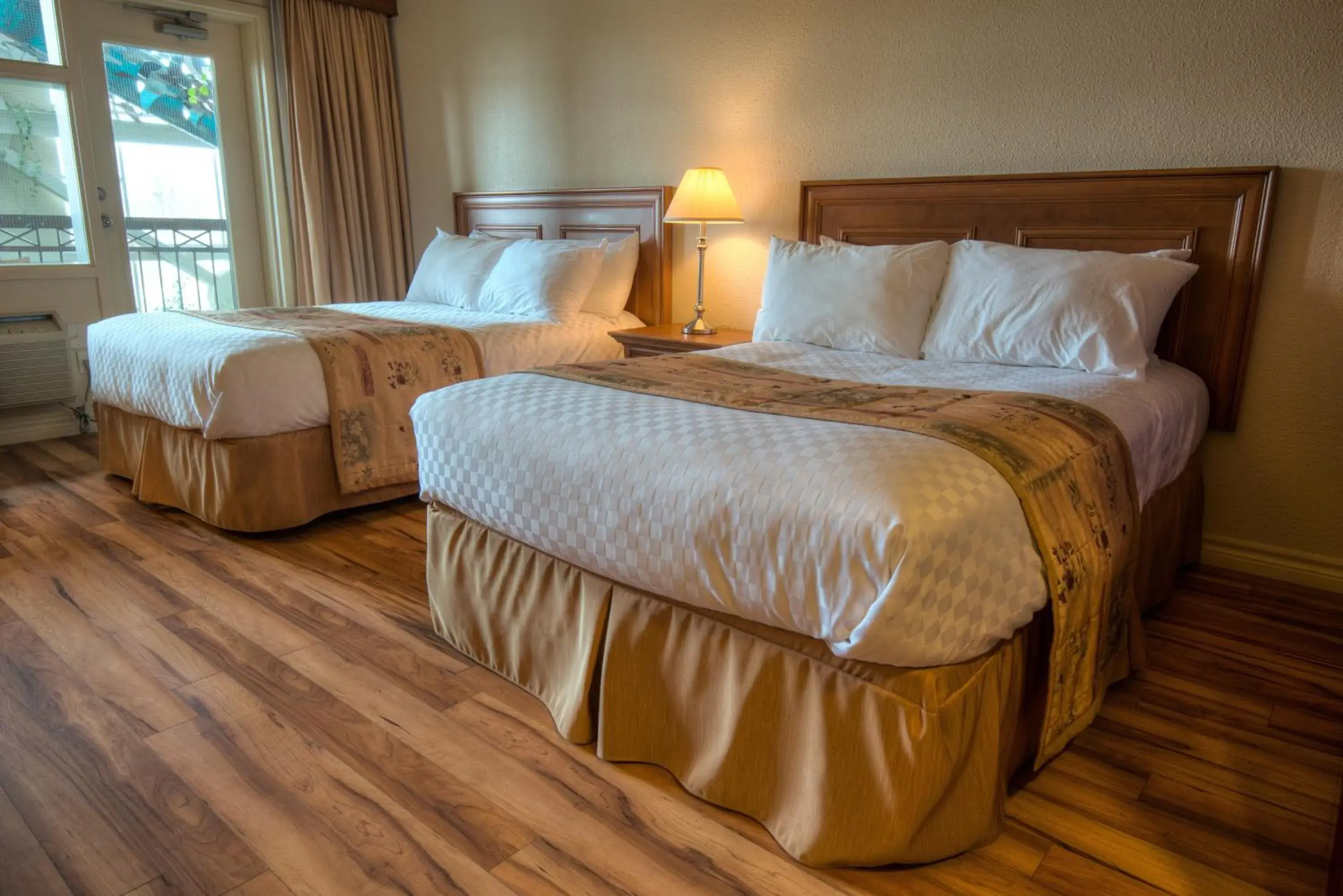 Standard Queen Room with Two Queen Beds - single occupancy in Hotel L'Oie des neiges Standard Queen Room with Two Queen Beds - single occupancy in Hotel L'Oie des neiges