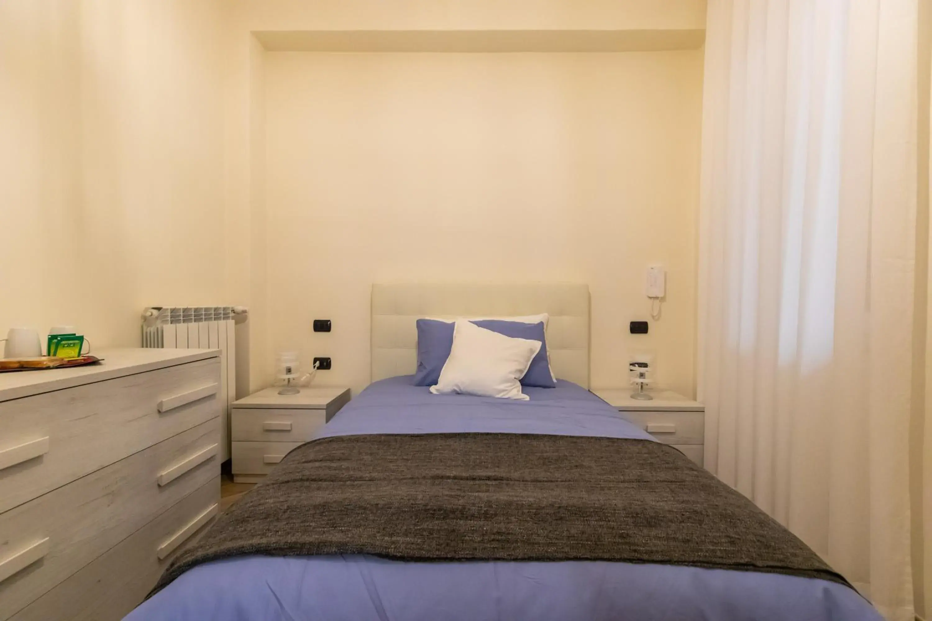 Economy Single Room - single occupancy in Napoli d'Amare B&B Economy Single Room - single occupancy in Napoli d'Amare B&B