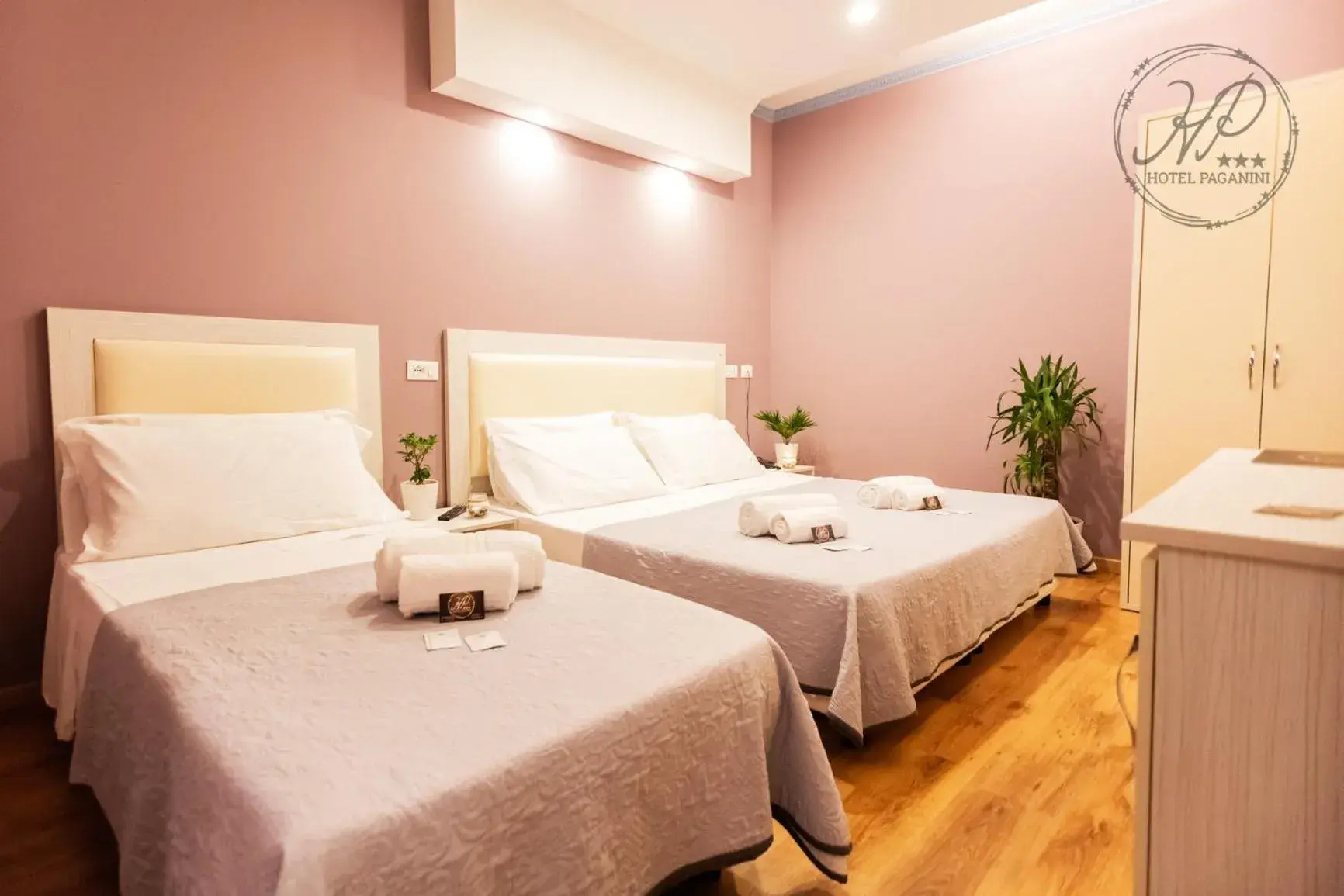 Triple Room with Private Bathroom in Hotel Paganini Triple Room with Private Bathroom in Hotel Paganini