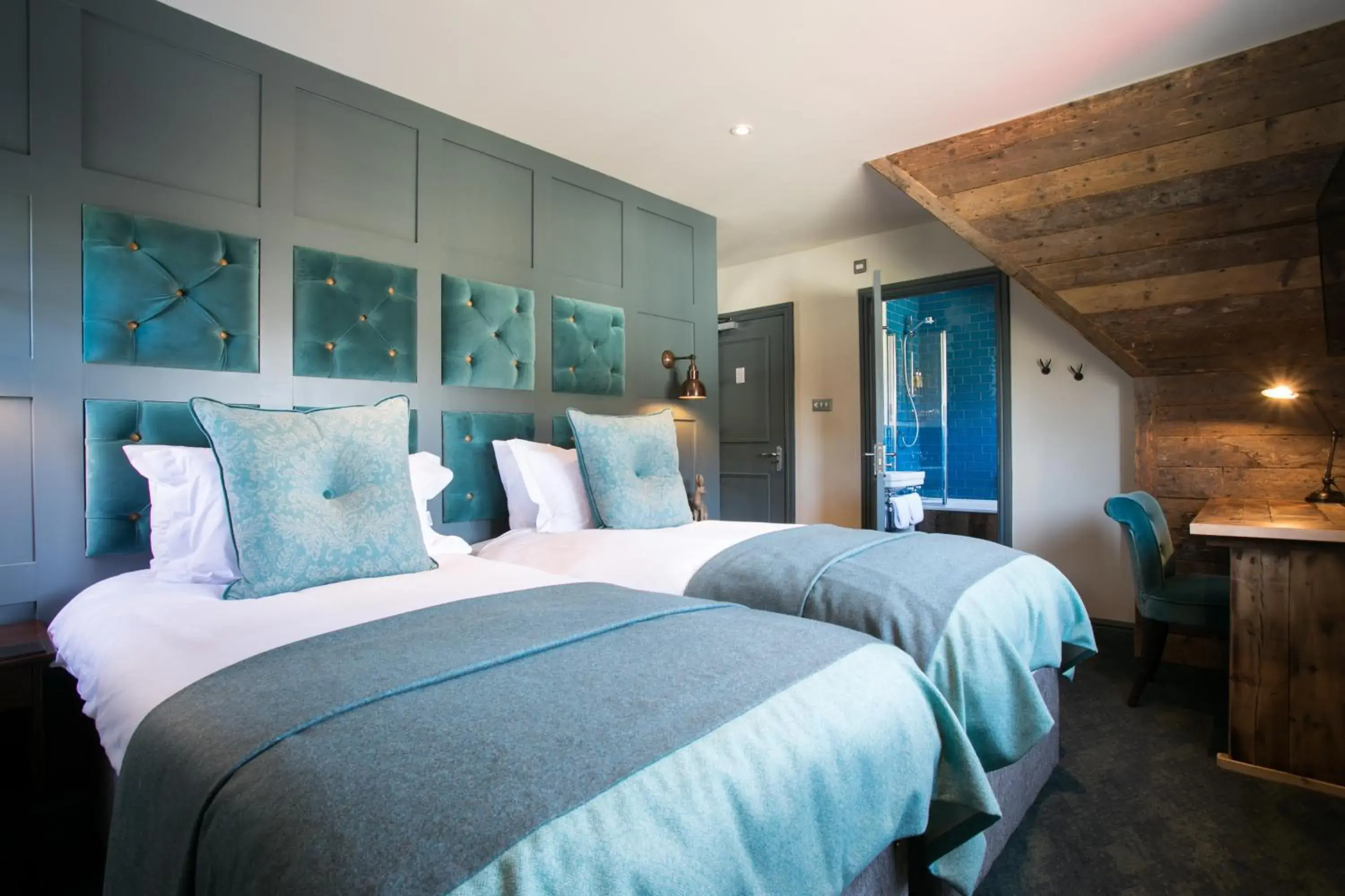 Superior Twin Room in The Green Dragon Inn Superior Twin Room in The Green Dragon Inn