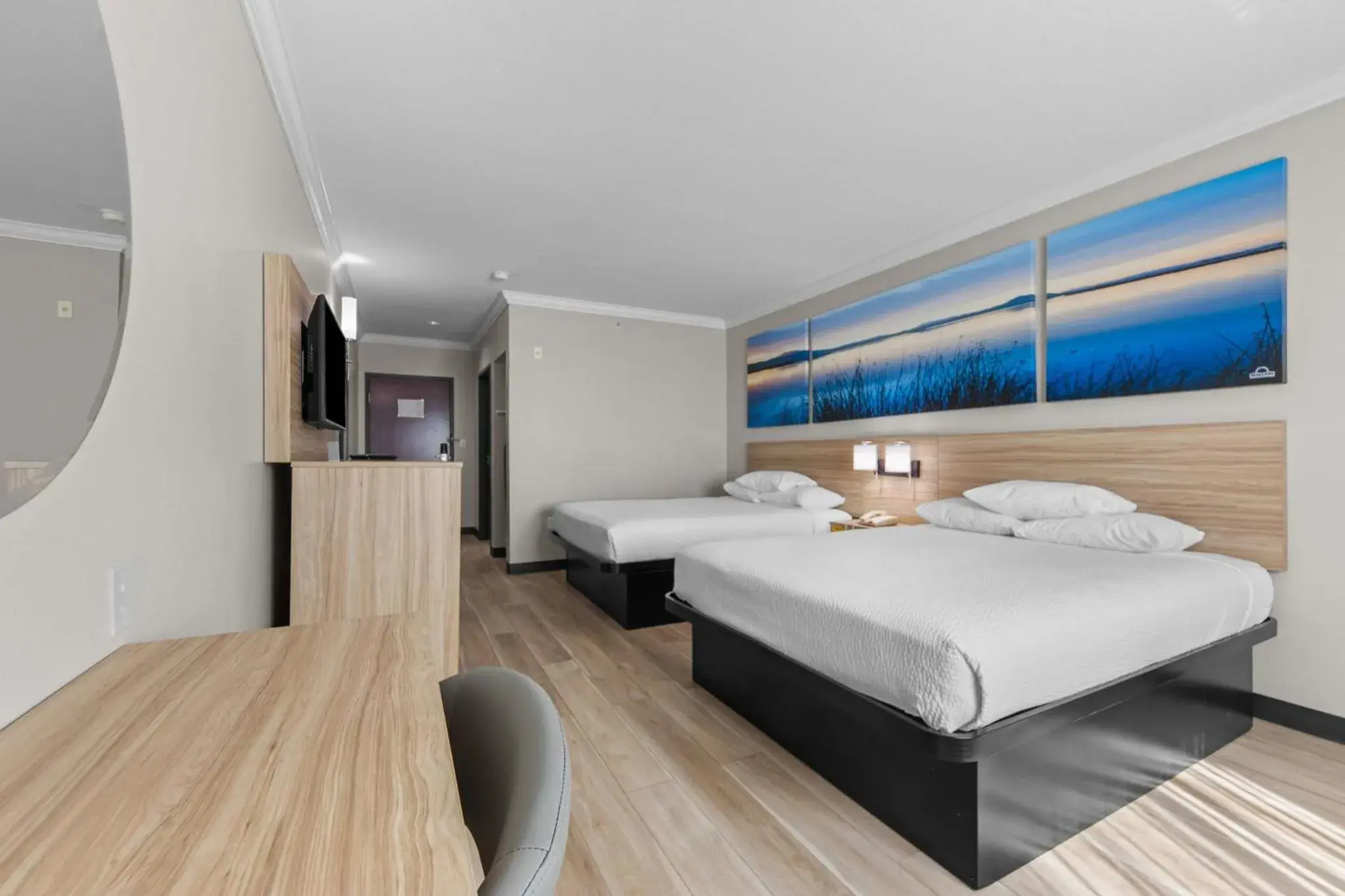 Queen Room with Two Queen Beds and Bath Tub - Mobility Accessible/Non-Smoking in Days Inn by Wyndham Salado Queen Room with Two Queen Beds and Bath Tub - Mobility Accessible/Non-Smoking in Days Inn by Wyndham Salado