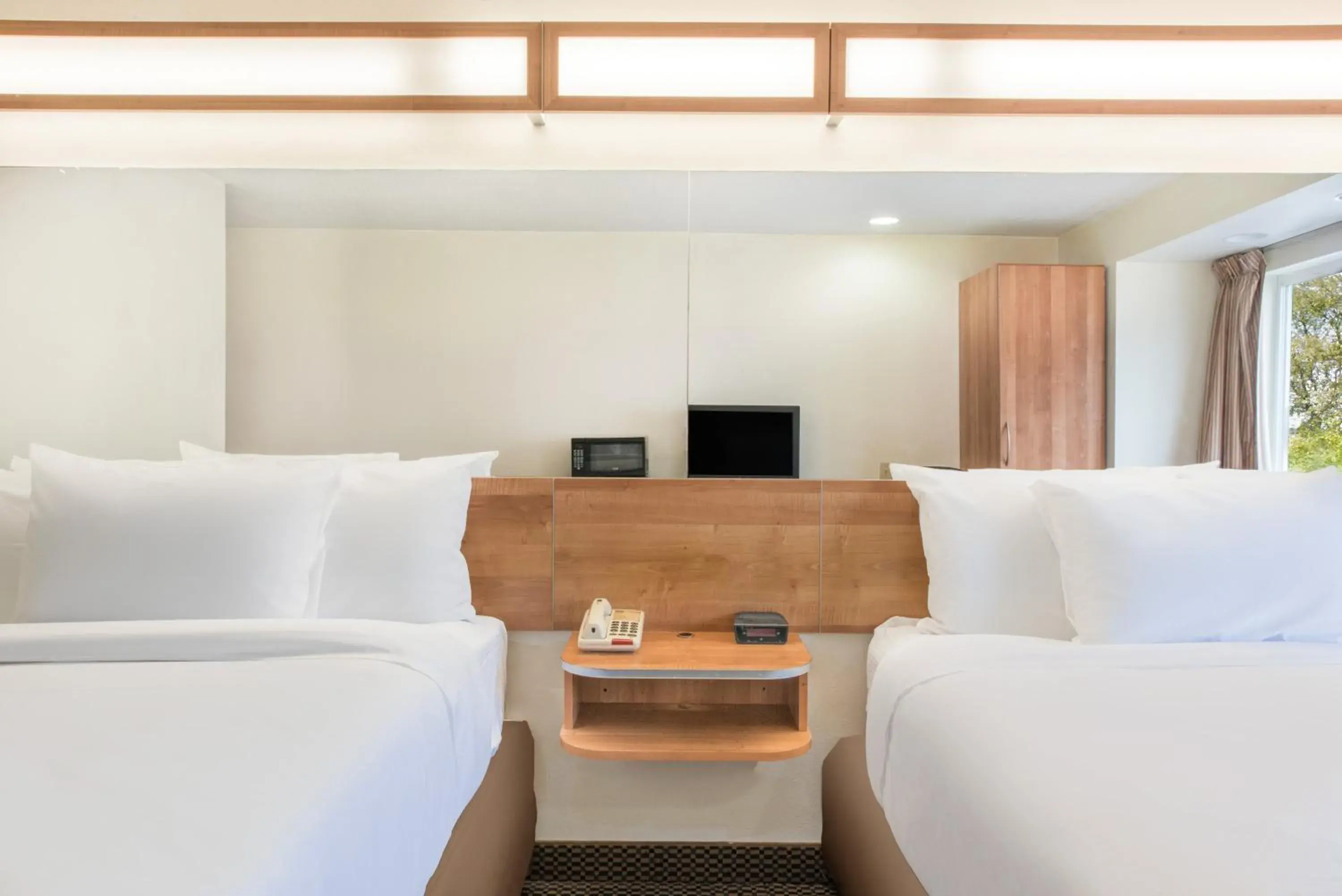 Queen Room with Two Queen Beds - Non-Smoking in Knights Inn Allentown Queen Room with Two Queen Beds - Non-Smoking in Knights Inn Allentown